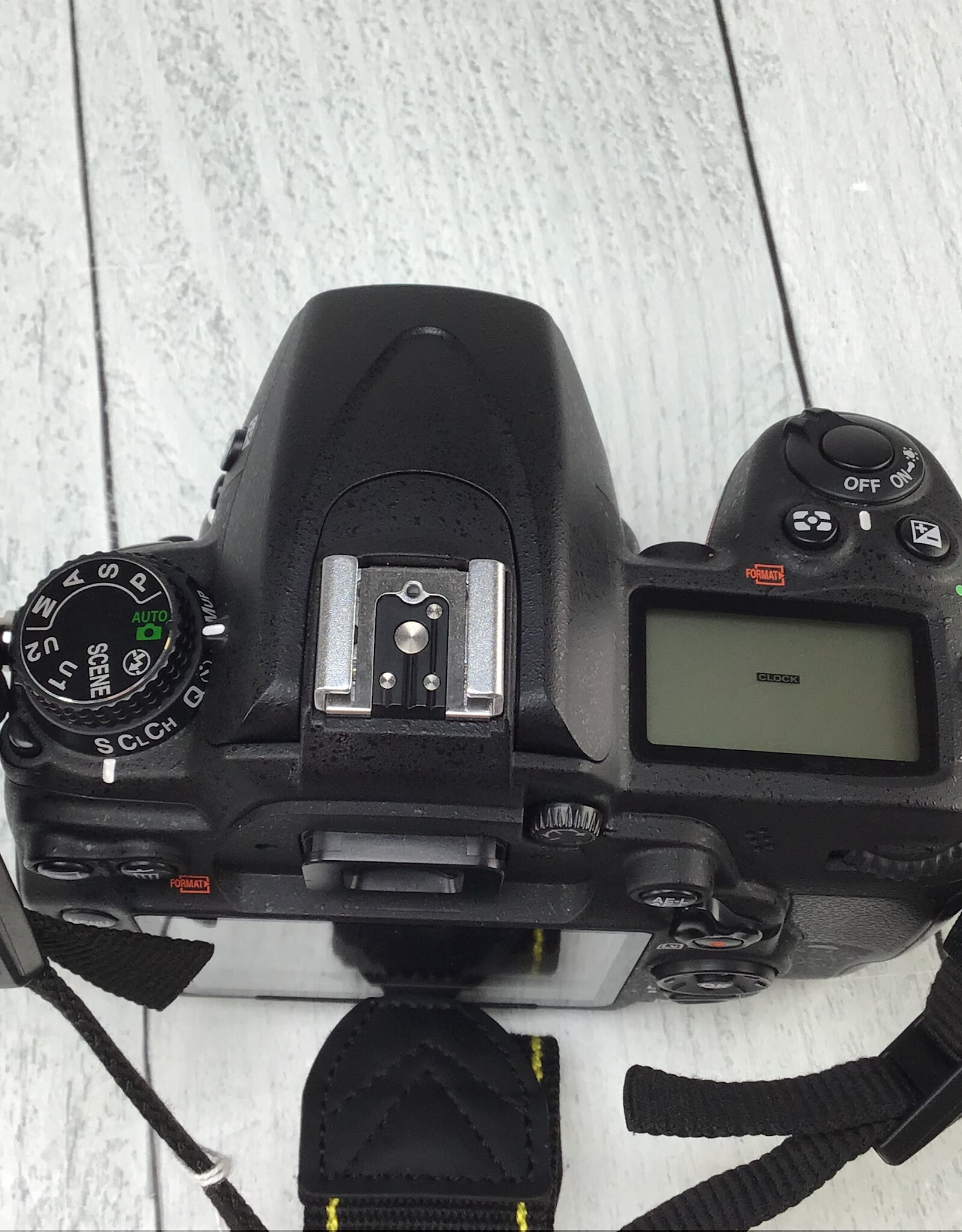 NIKON Nikon D7000 Camera Body No Charger Used Good
