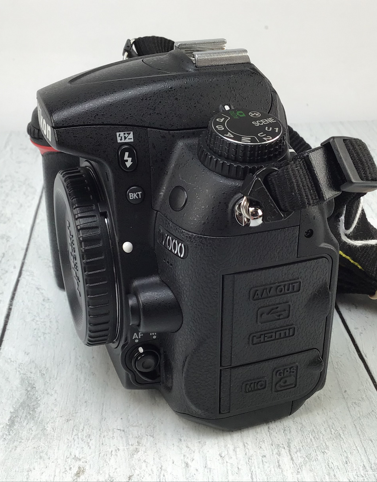 NIKON Nikon D7000 Camera Body No Charger Used Good