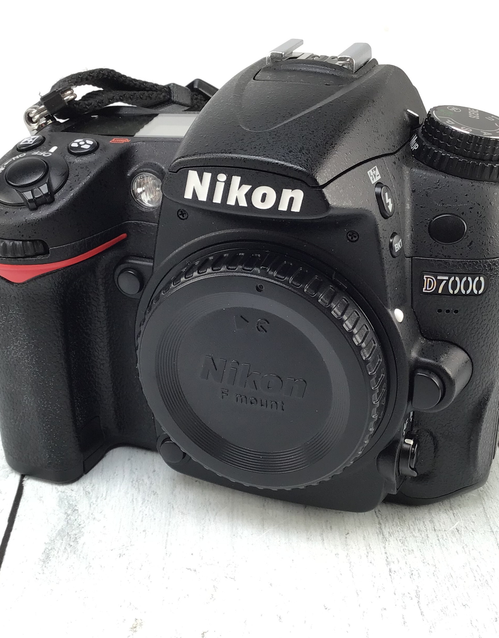 NIKON Nikon D7000 Camera Body No Charger Used Good