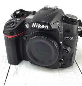 NIKON Nikon D7000 Camera Body No Charger Used Good