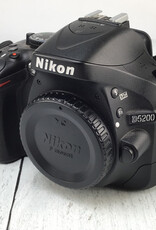 NIKON Nikon D5200 Camera Body No Charger Used Good