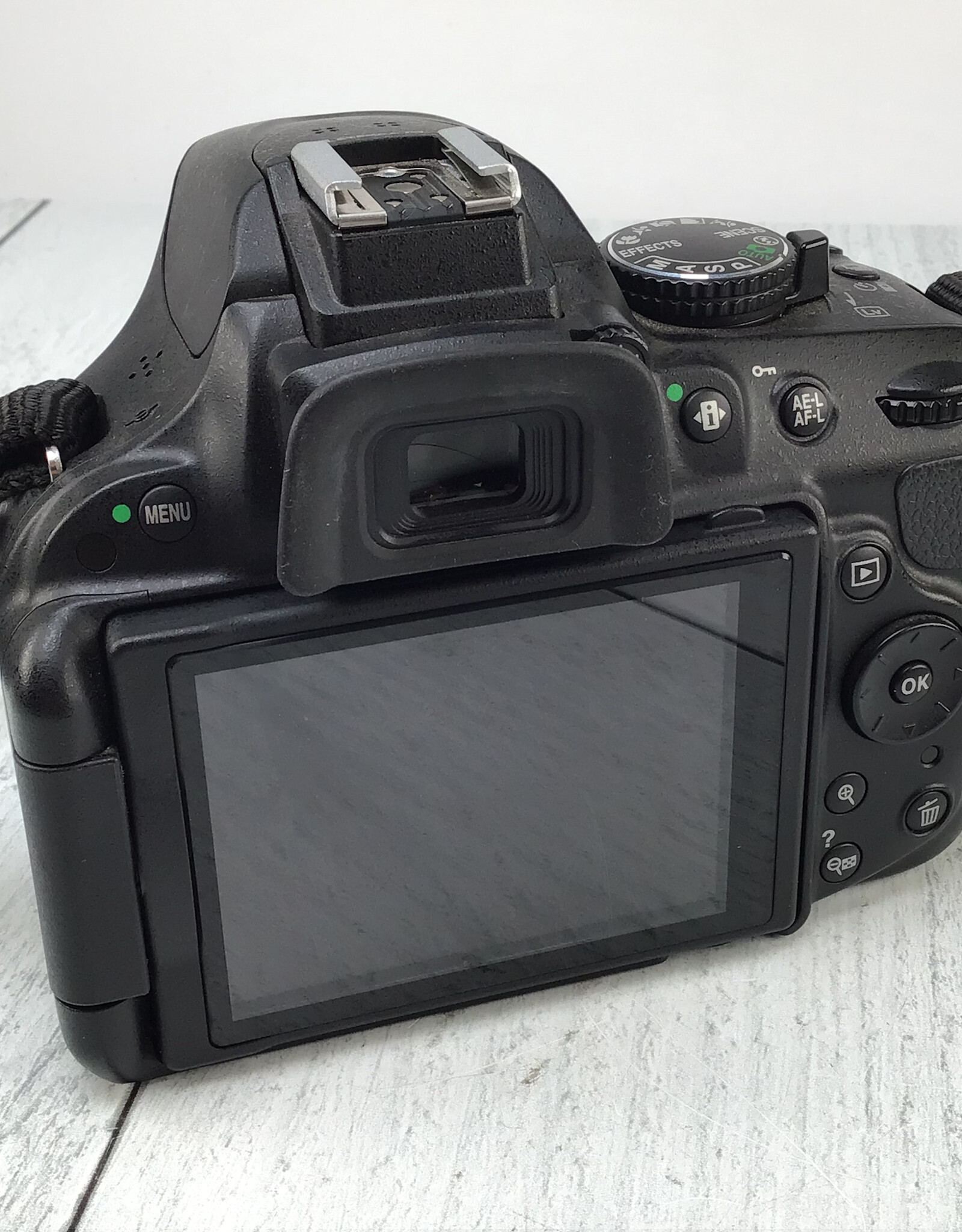 NIKON Nikon D5200 Camera Body No Charger Used Good