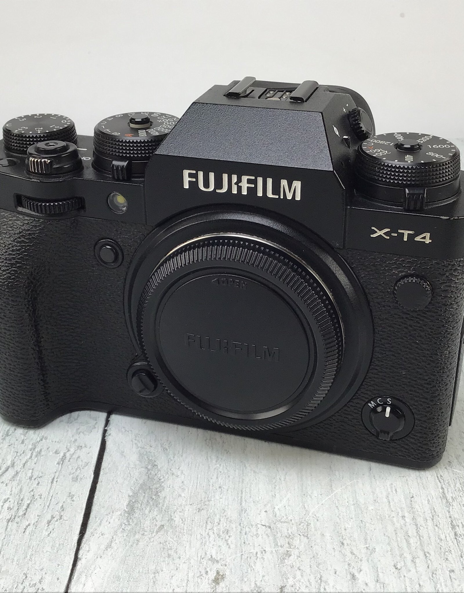 FUJI Fuji X-T4 Camera Body Black Used Good
