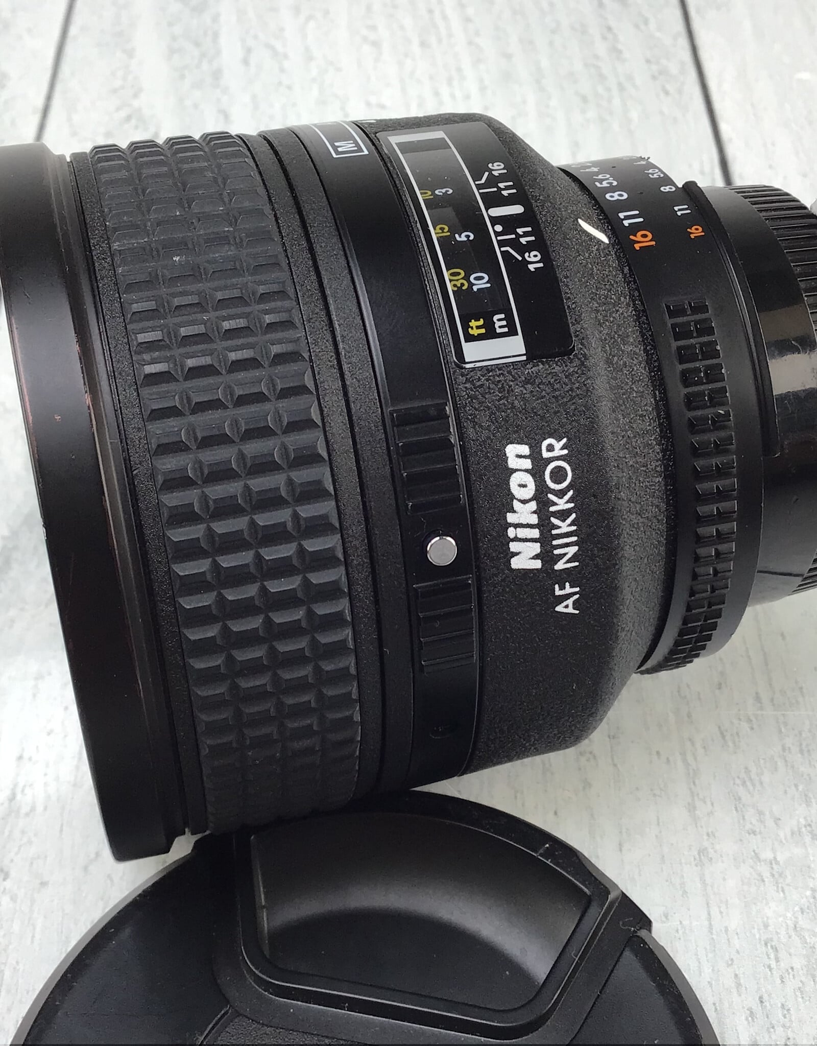 NIKON Nikon AF Nikkor 85mm f1.4 D Lens AF Motor Squeaks Used BGN