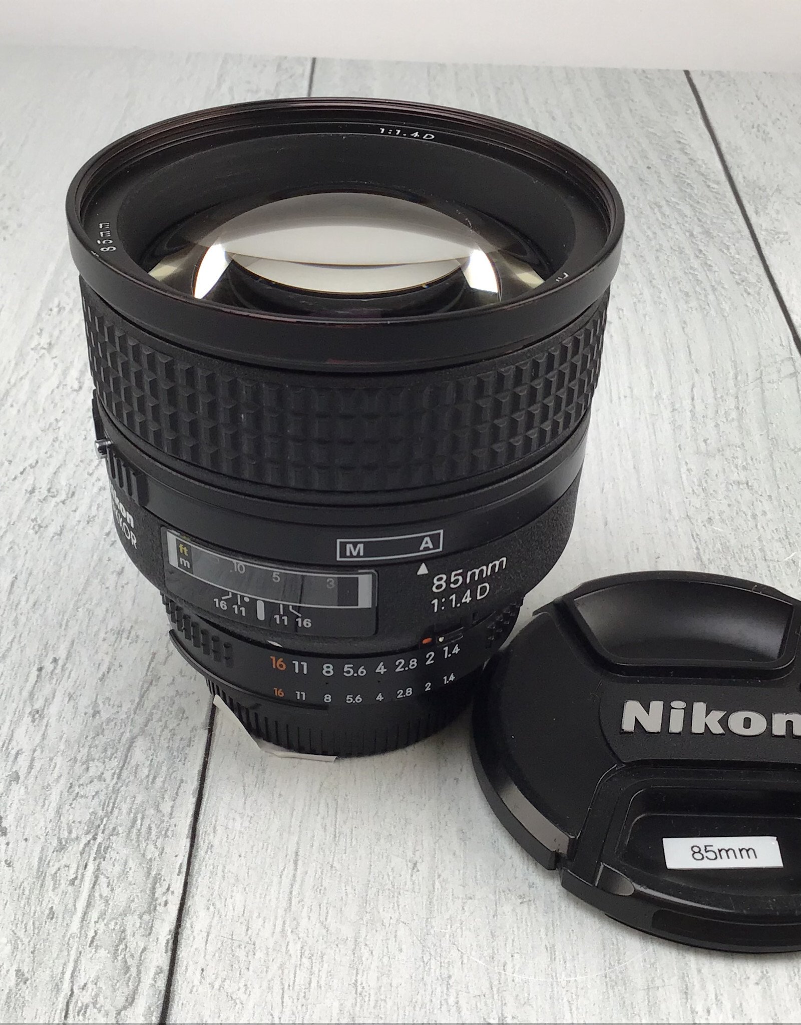 NIKON Nikon AF Nikkor 85mm f1.4 D Lens AF Motor Squeaks Used BGN