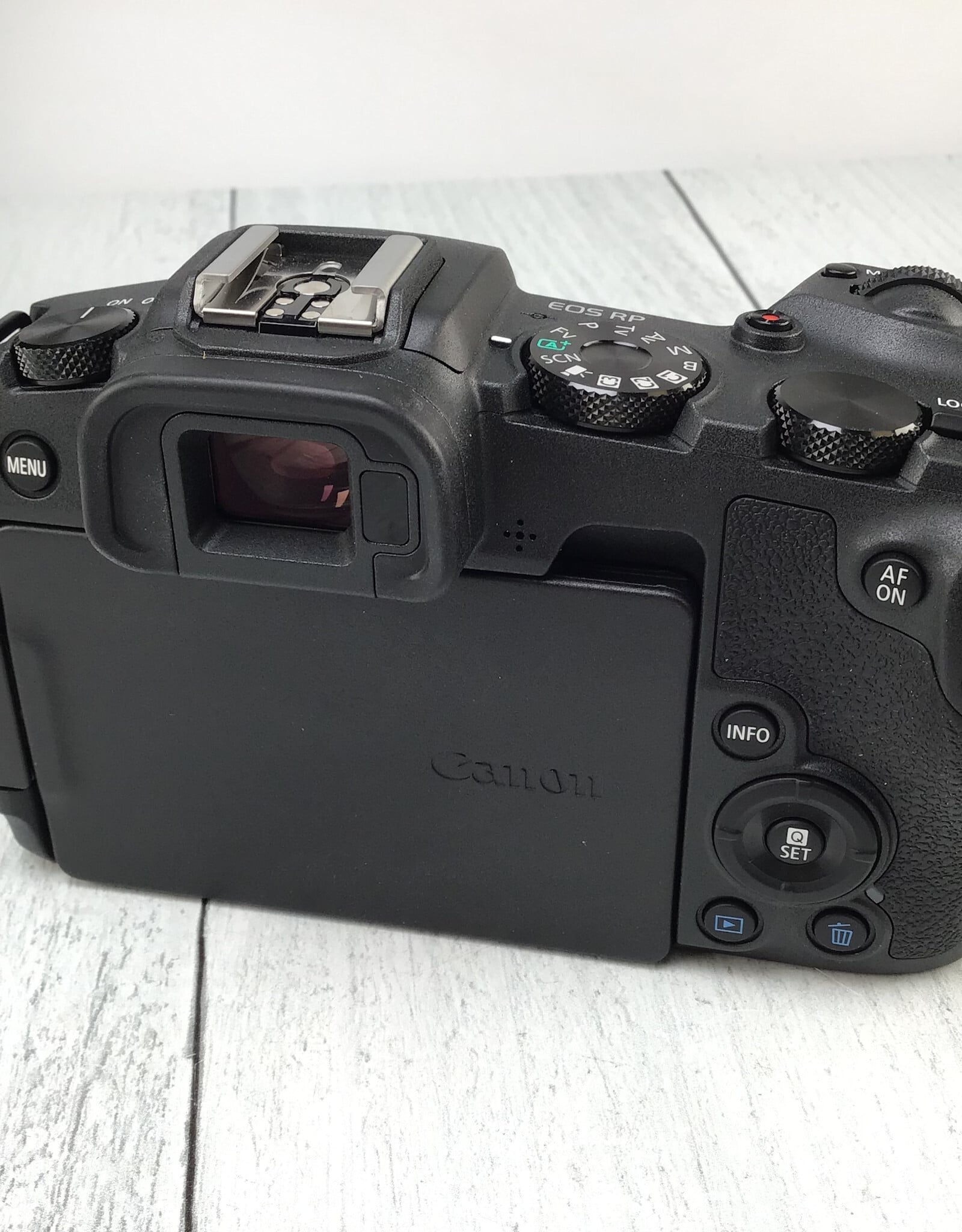 CANON Canon EOS RP Camera w/ 24-105mm f4-7.1 IS STM in Box Used EX