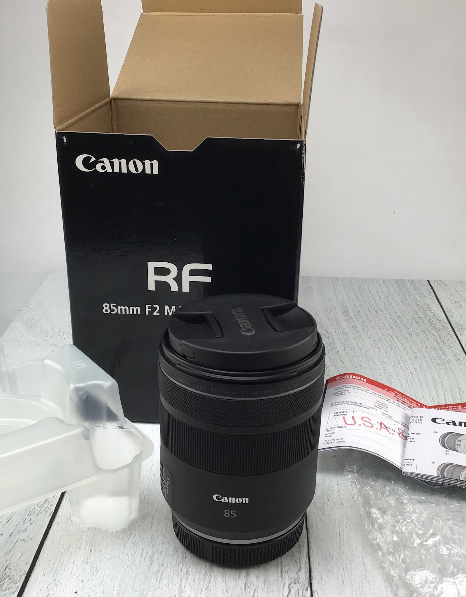 CANON Canon RF 85mm f2 Macro IS STM Lens Used EX