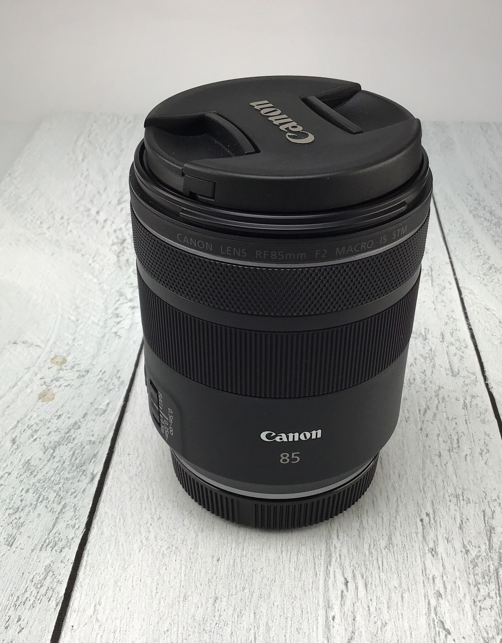 CANON Canon RF 85mm f2 Macro IS STM Lens Used EX