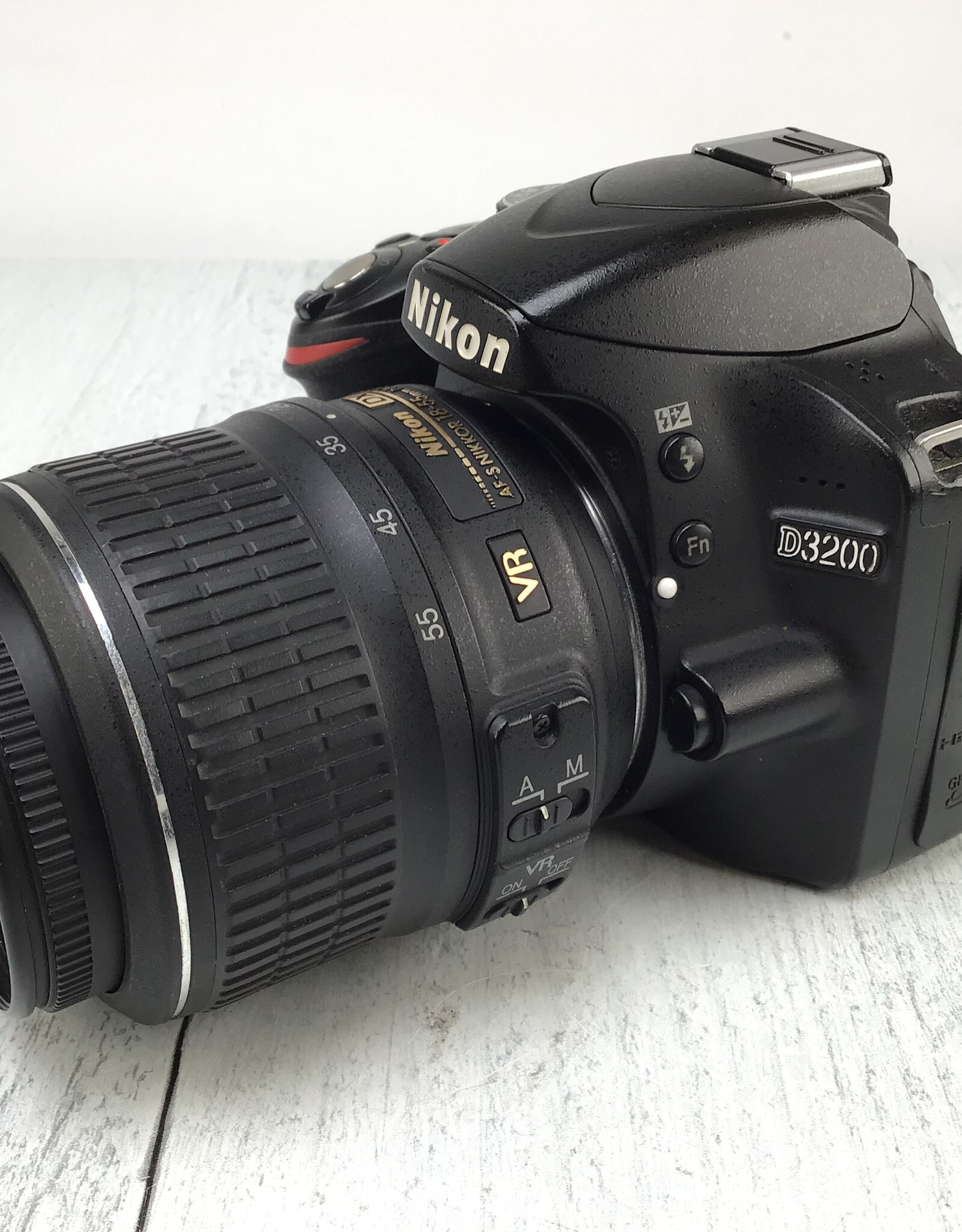 NIKON Nikon D3200 Camera w/ 18-55mm VR Used Fair