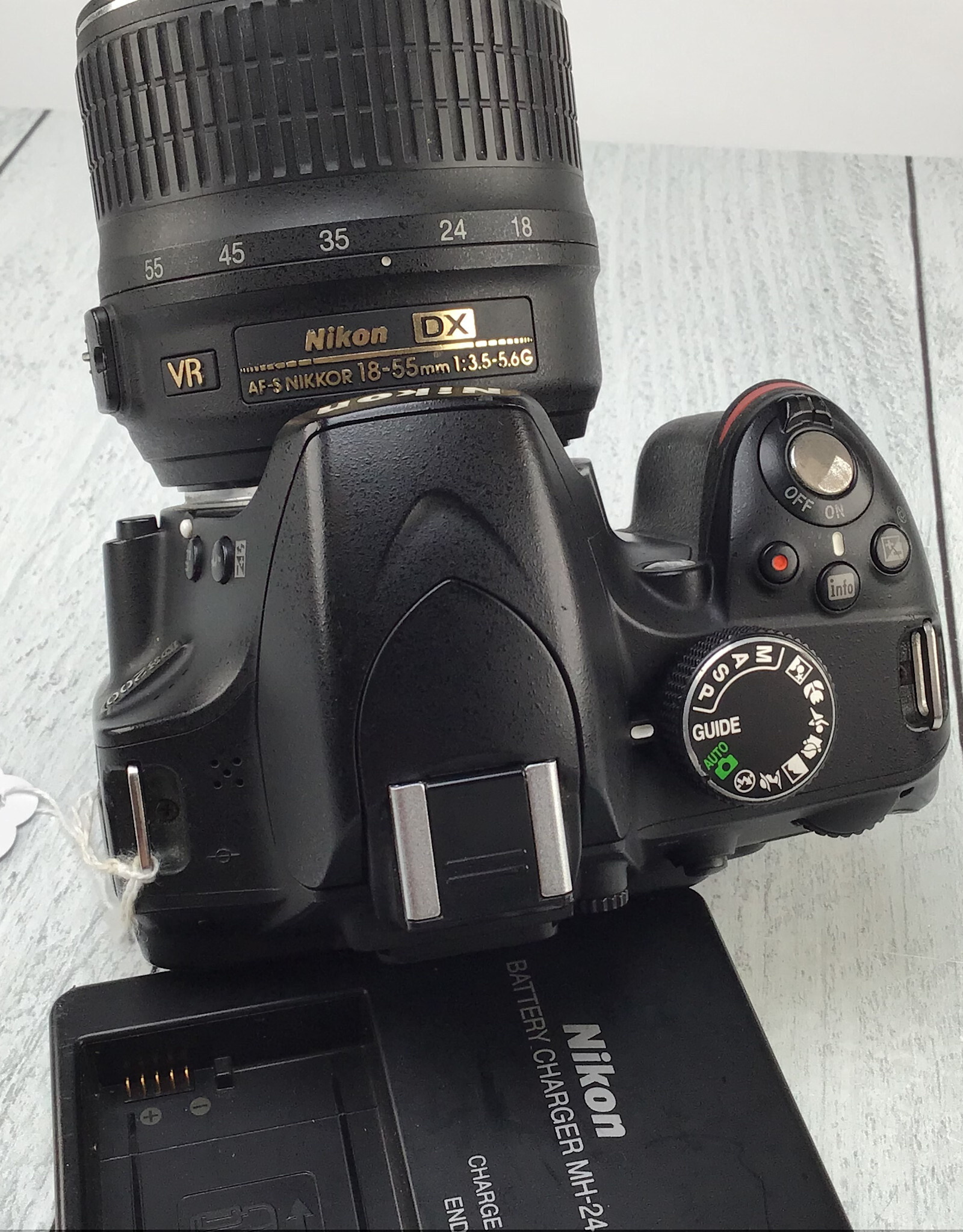 NIKON Nikon D3200 Camera w/ 18-55mm VR Used Fair