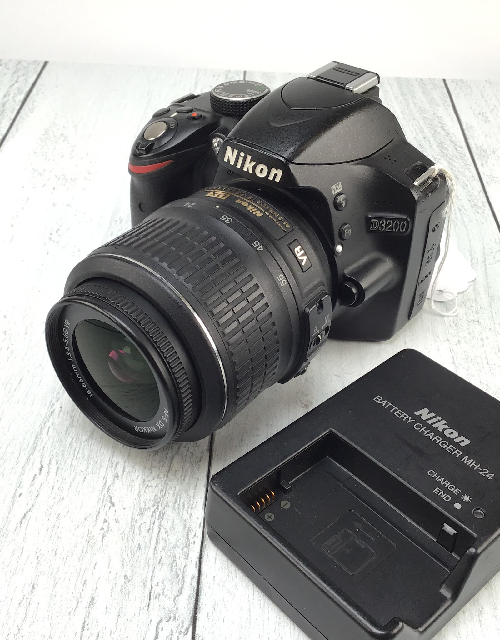 NIKON Nikon D3200 Camera w/ 18-55mm VR Used Fair