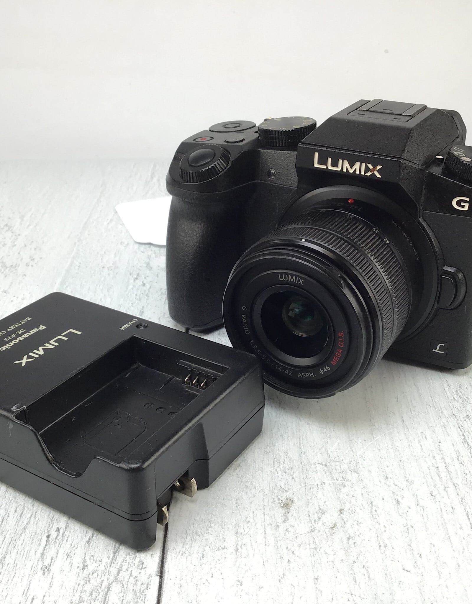 PANASONIC Panasonic Lumix DMC-G7 Camera w/ 14-42mm Used Good