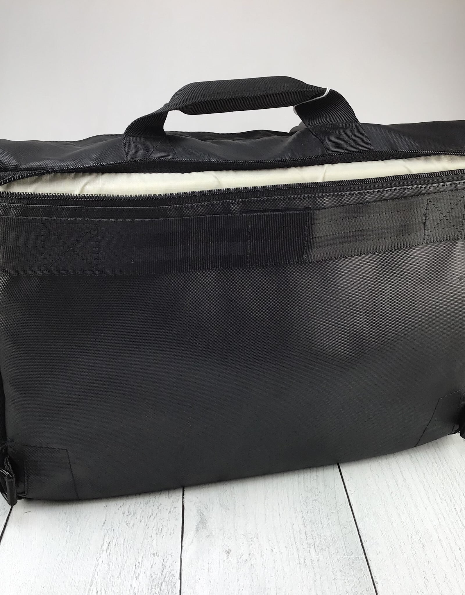 Tenba messenger DNA 15 Slim Camera Bag Used Good
