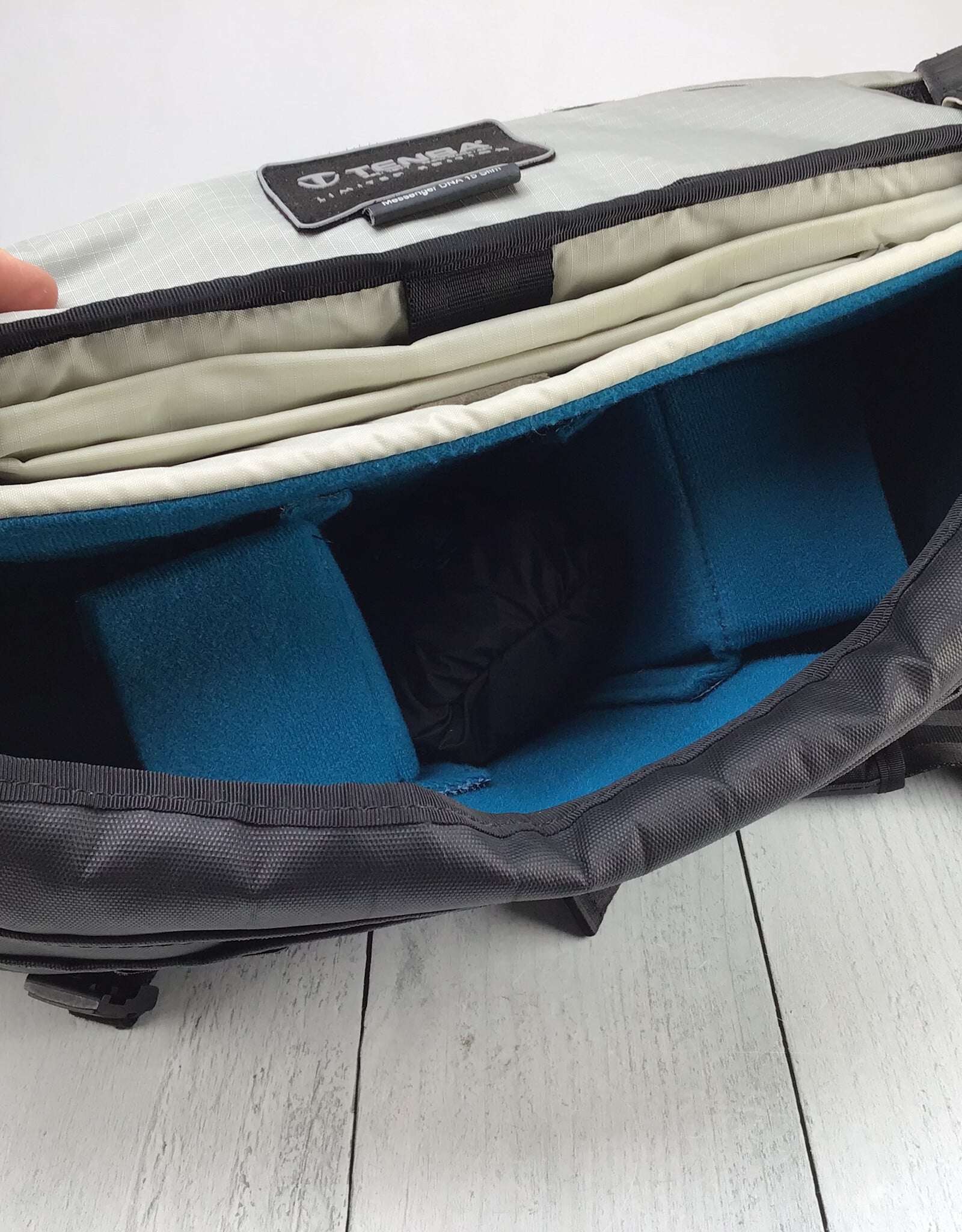 Tenba messenger DNA 15 Slim Camera Bag Used Good