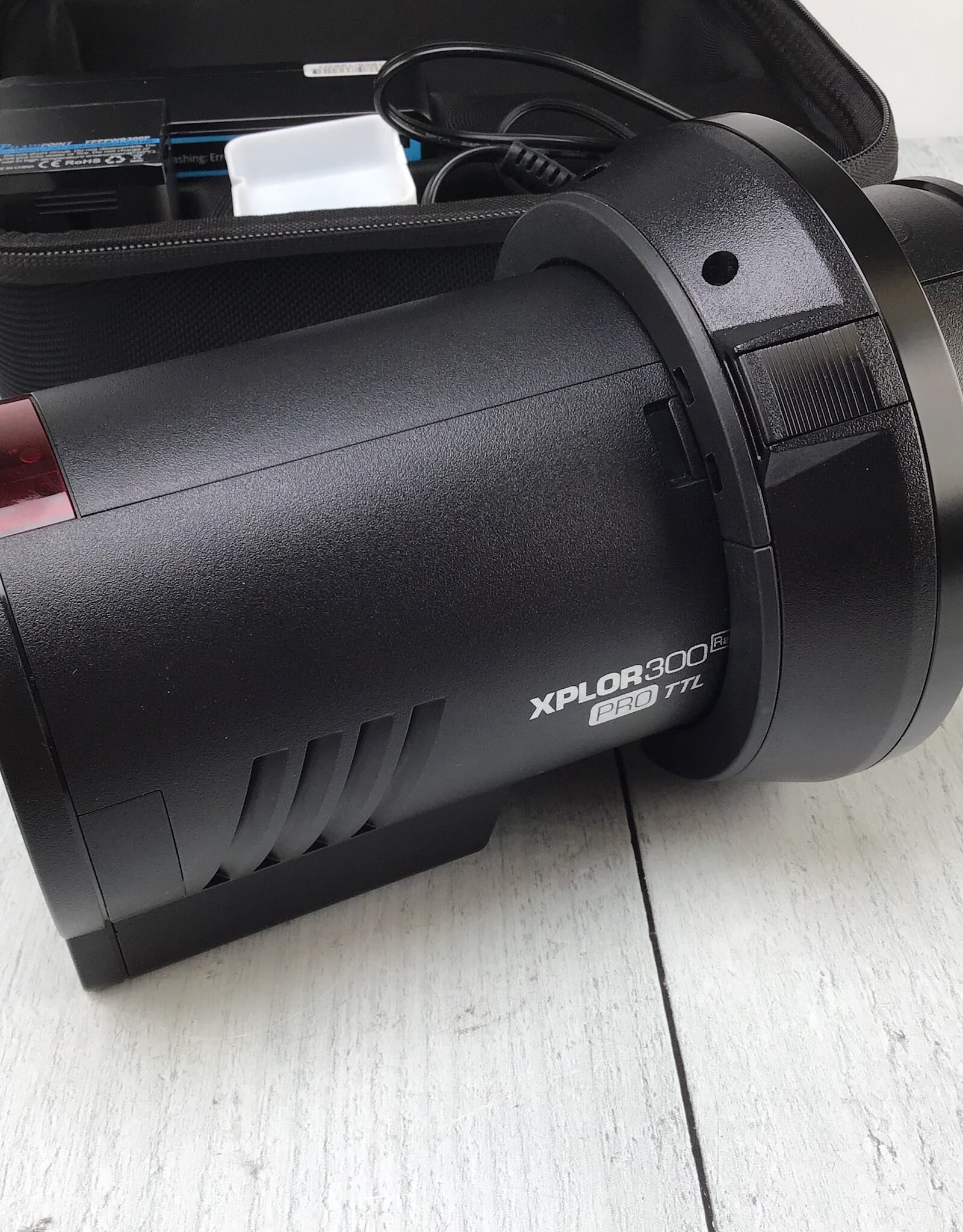 Flashpoint Flashpoint XPLOR 300 Pro TTL R2 Used Good