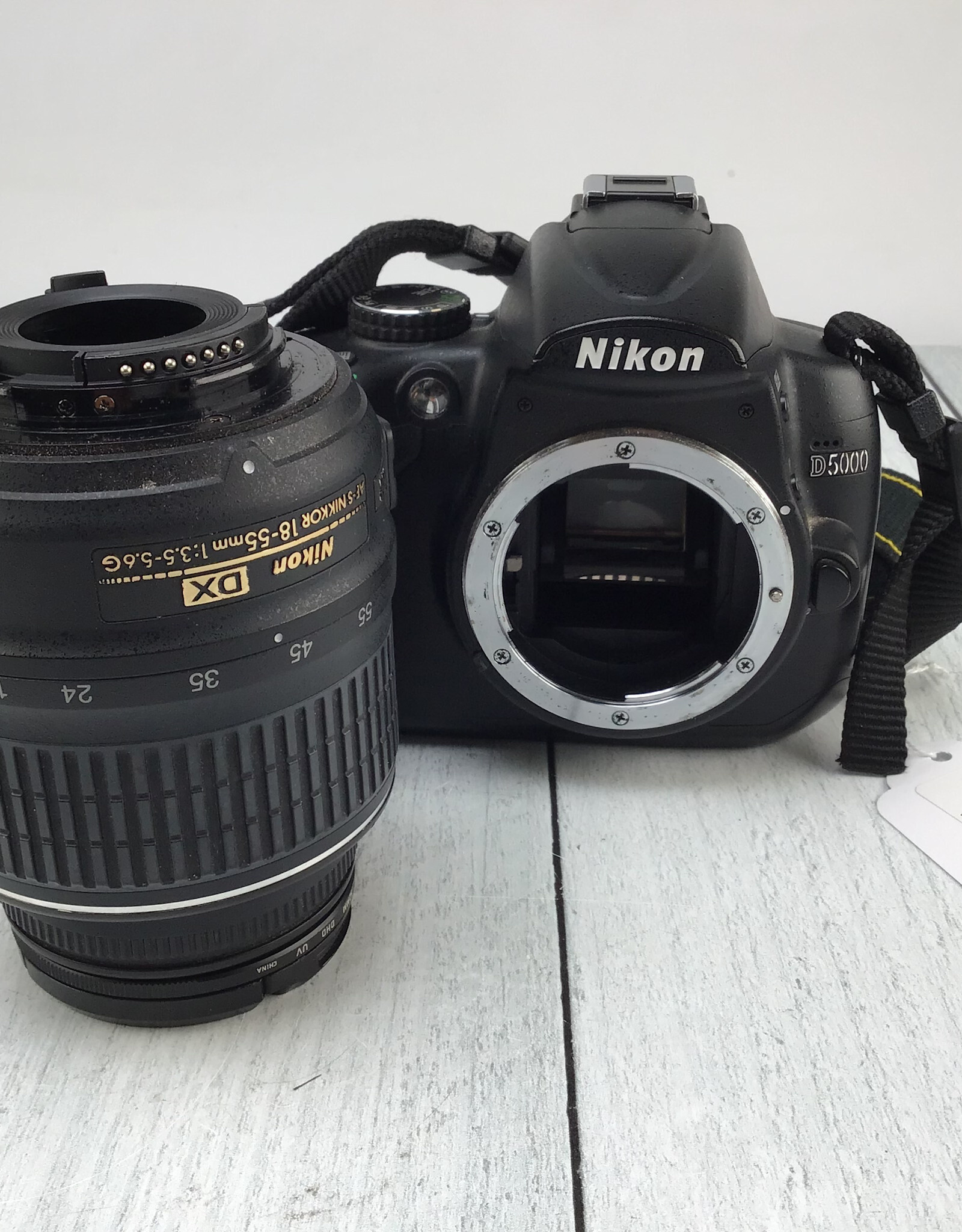 NIKON Nikon D5000 Camera w/ 18-55mm Used Fair