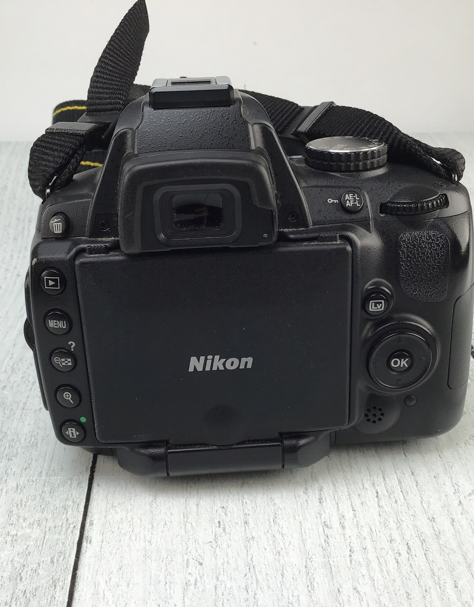 NIKON Nikon D5000 Camera w/ 18-55mm Used Fair