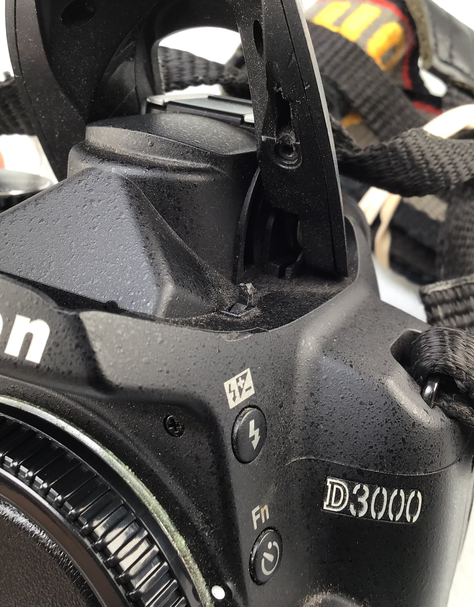 NIKON Nikon D3000 Camera Flash Wont Close Used As Is