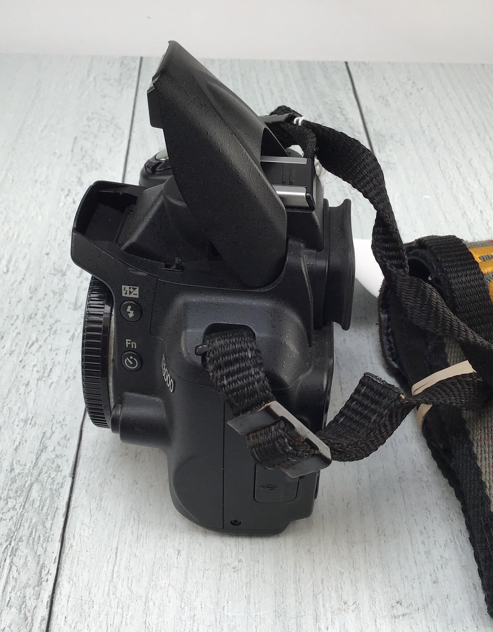 NIKON Nikon D3000 Camera Flash Wont Close Used As Is