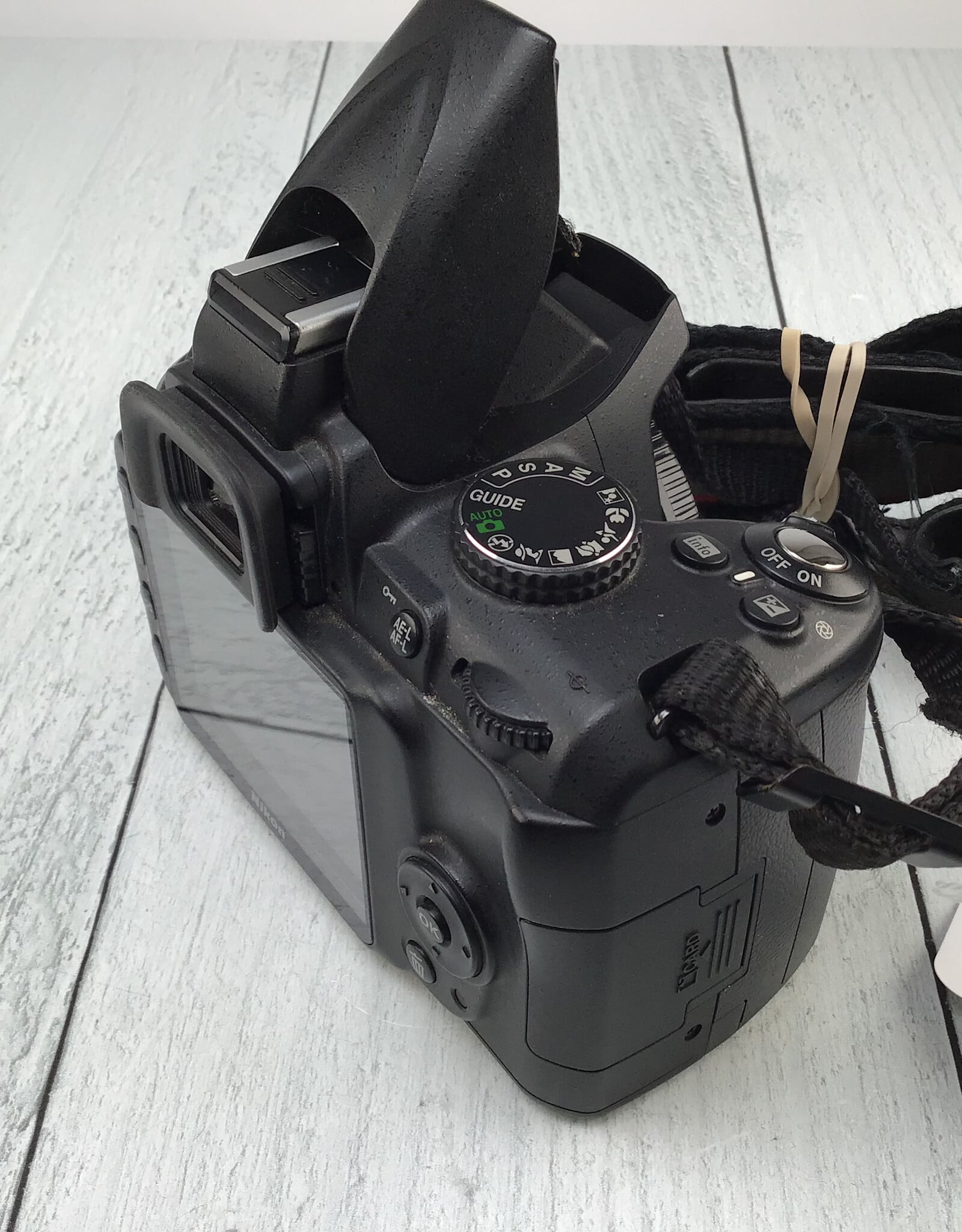 NIKON Nikon D3000 Camera Flash Wont Close Used As Is