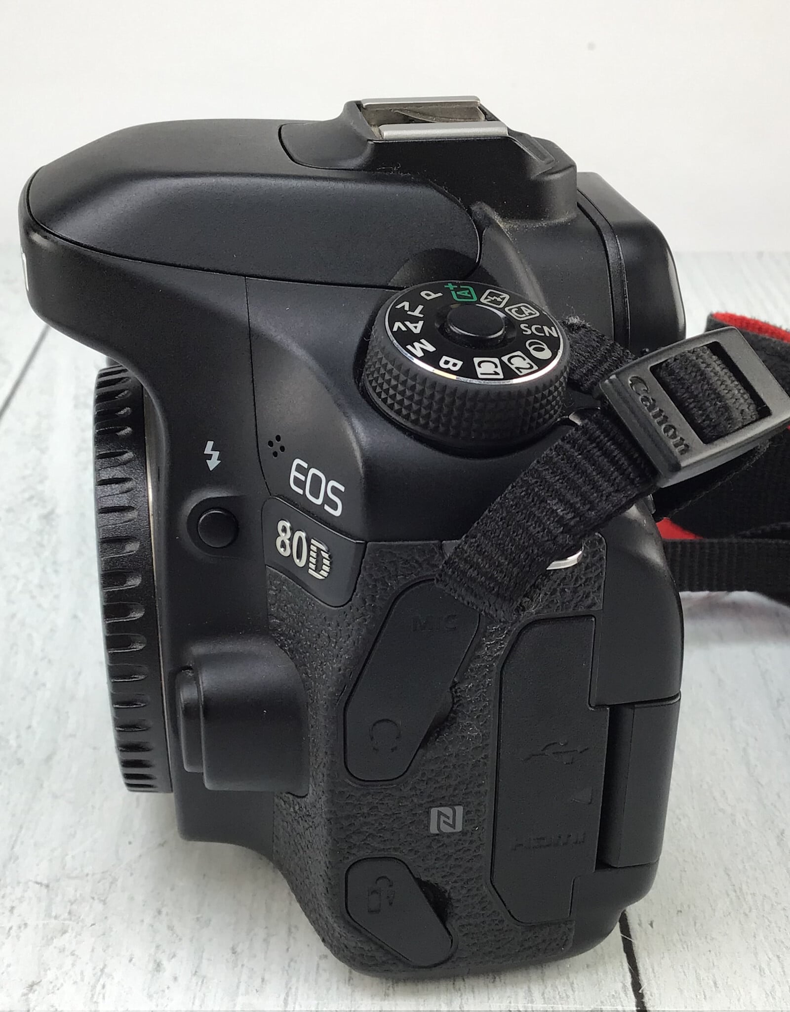 CANON Canon EOS 80D Camera Body No Charger Used Good