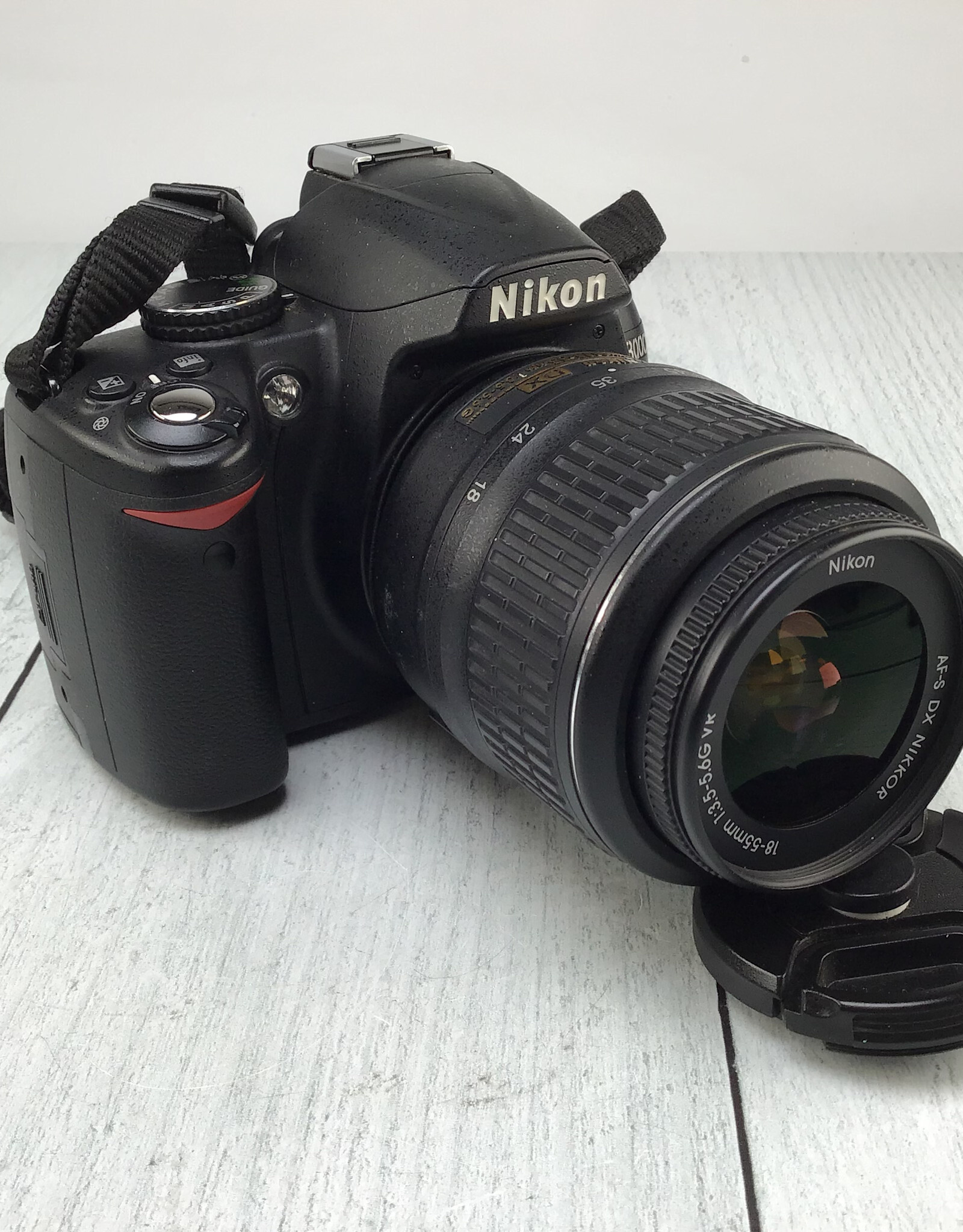 CANON Nikon D3000 Camera w/ 18-55mm VR Used Good