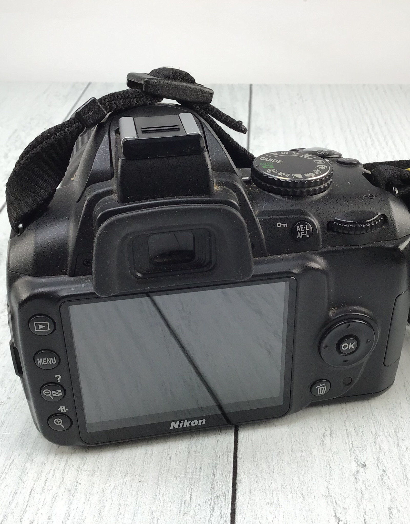 CANON Nikon D3000 Camera w/ 18-55mm VR Used Good