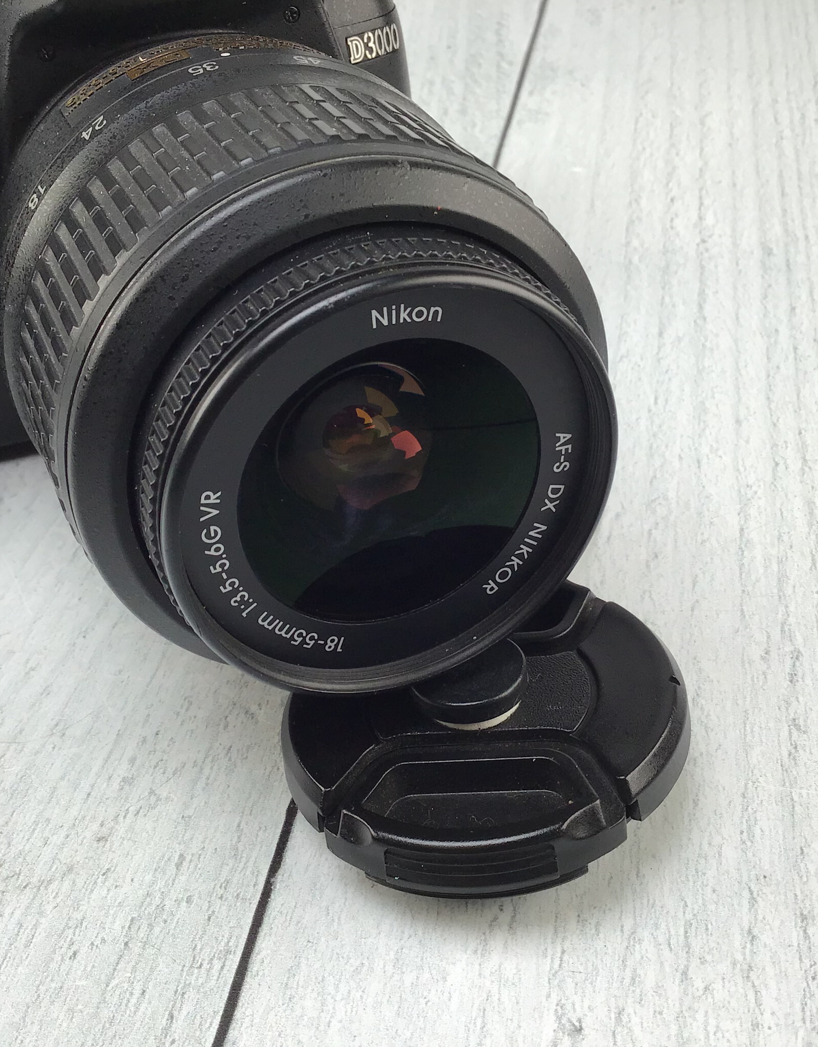 CANON Nikon D3000 Camera w/ 18-55mm VR Used Good