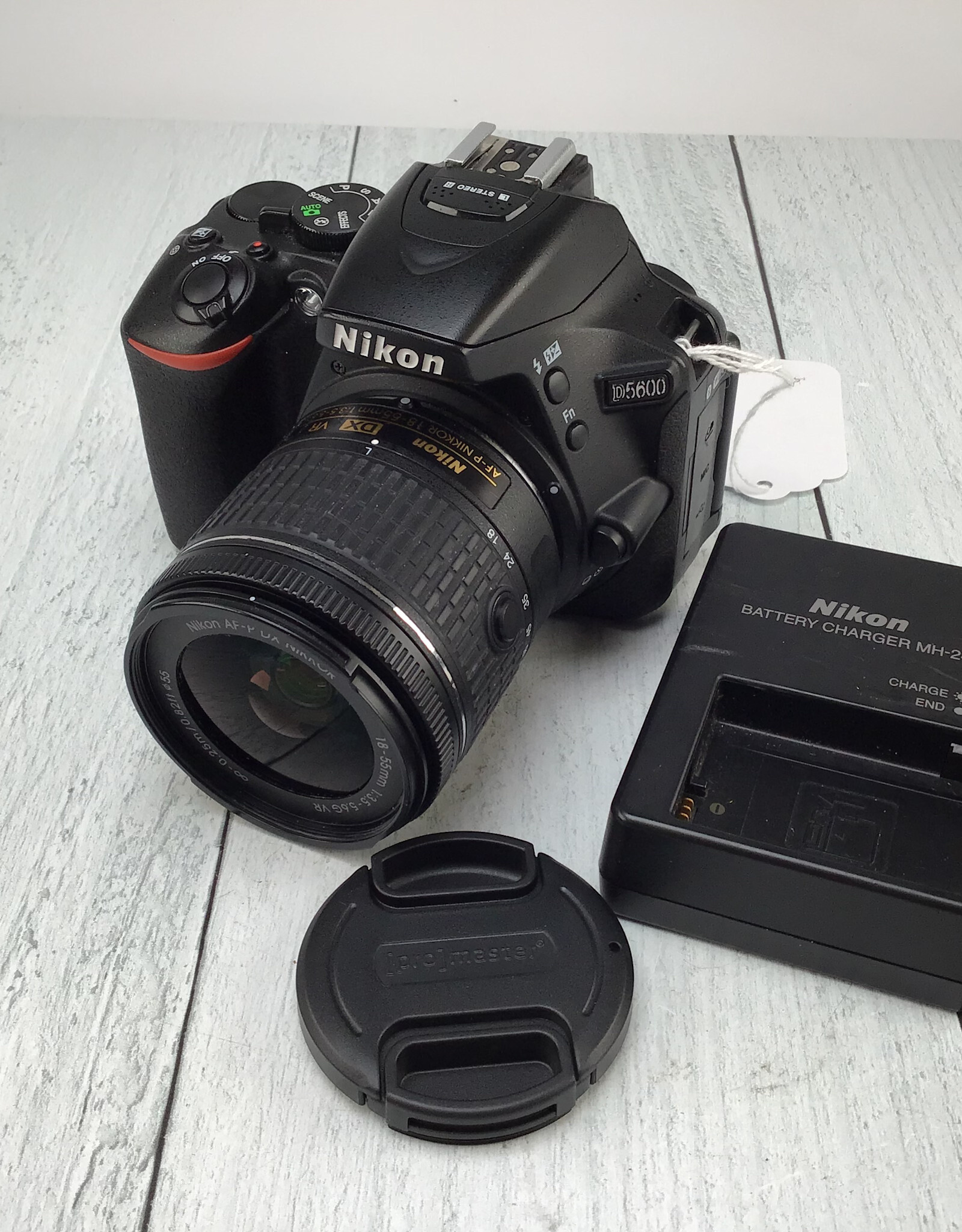 NIKON Nikon D5600 Camera w/ AF-P 18-55mm Used Good
