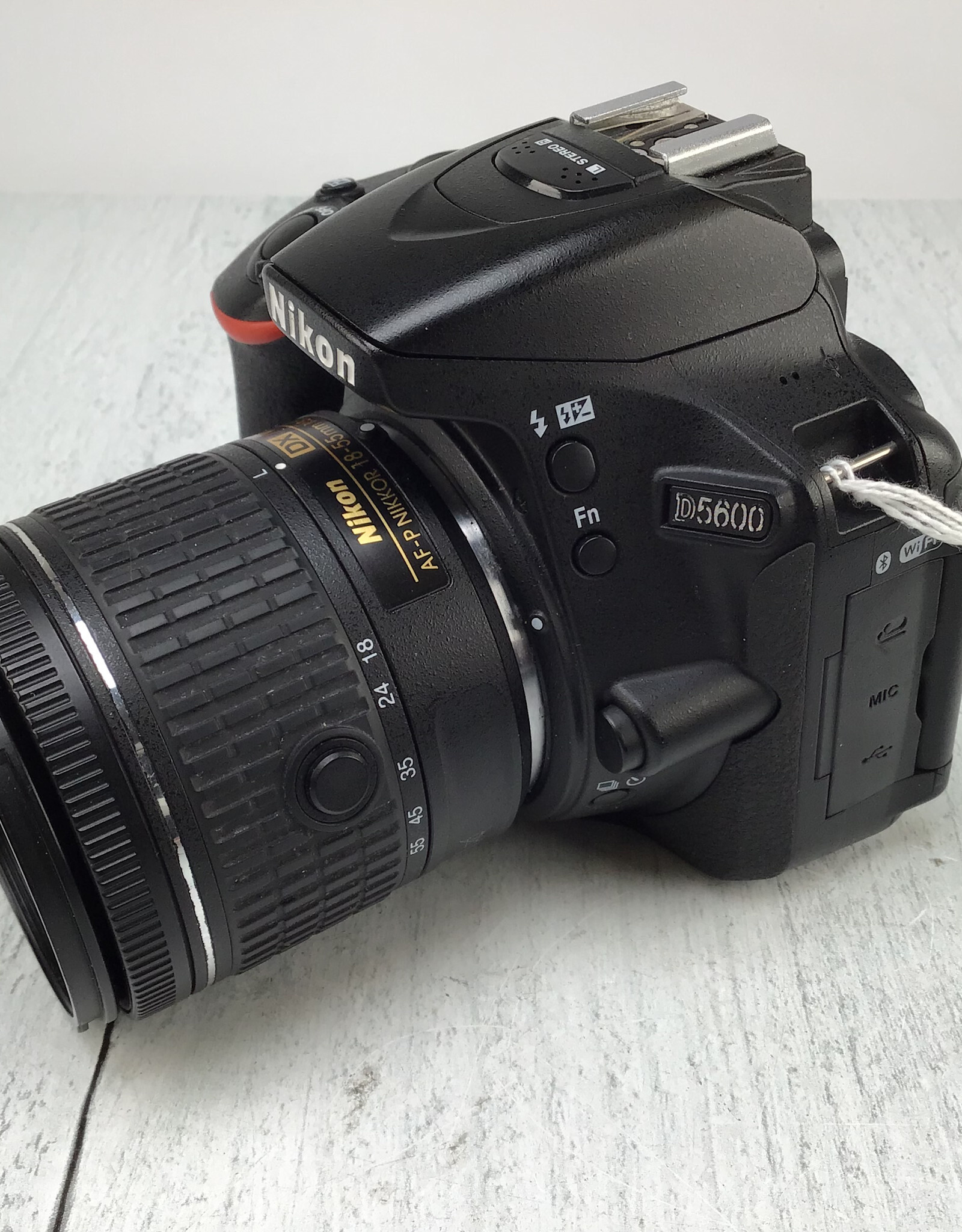 NIKON Nikon D5600 Camera w/ AF-P 18-55mm Used Good