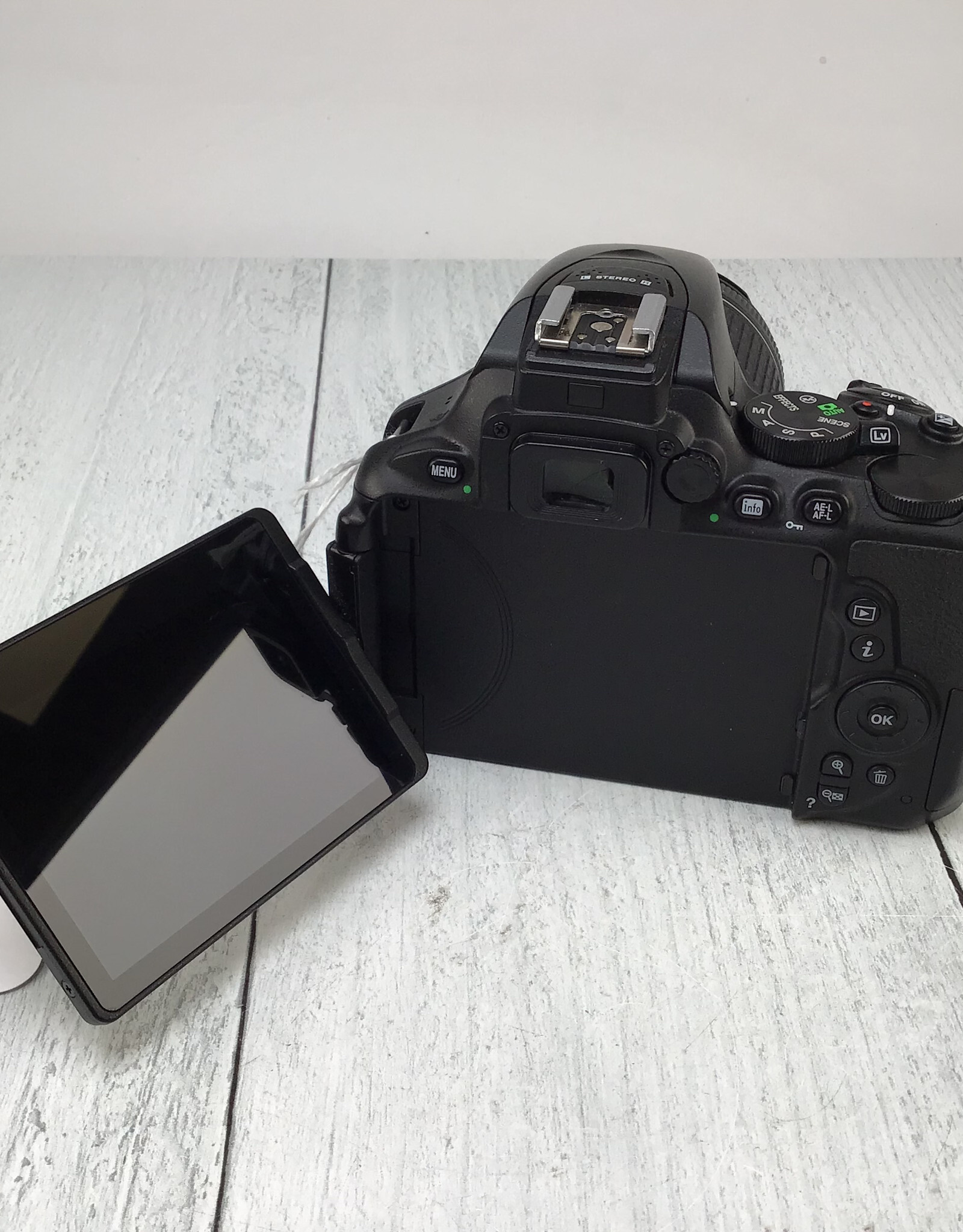 NIKON Nikon D5600 Camera w/ AF-P 18-55mm Used Good