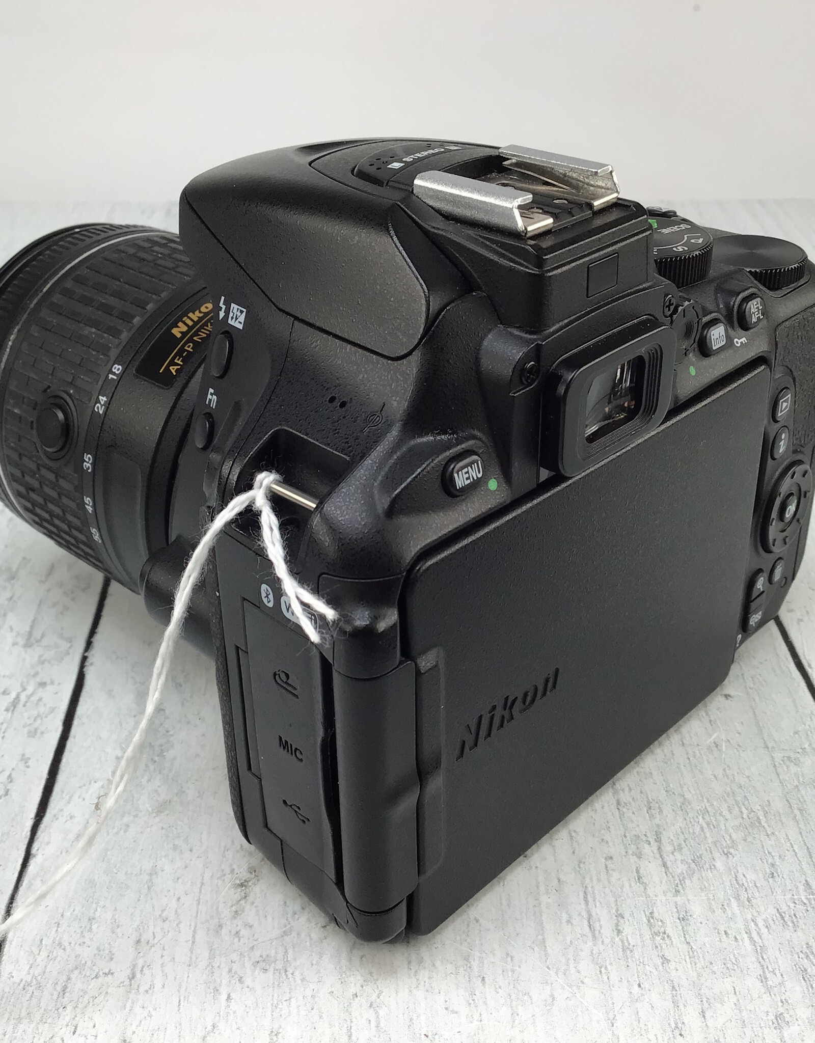 NIKON Nikon D5600 Camera w/ AF-P 18-55mm Used Good