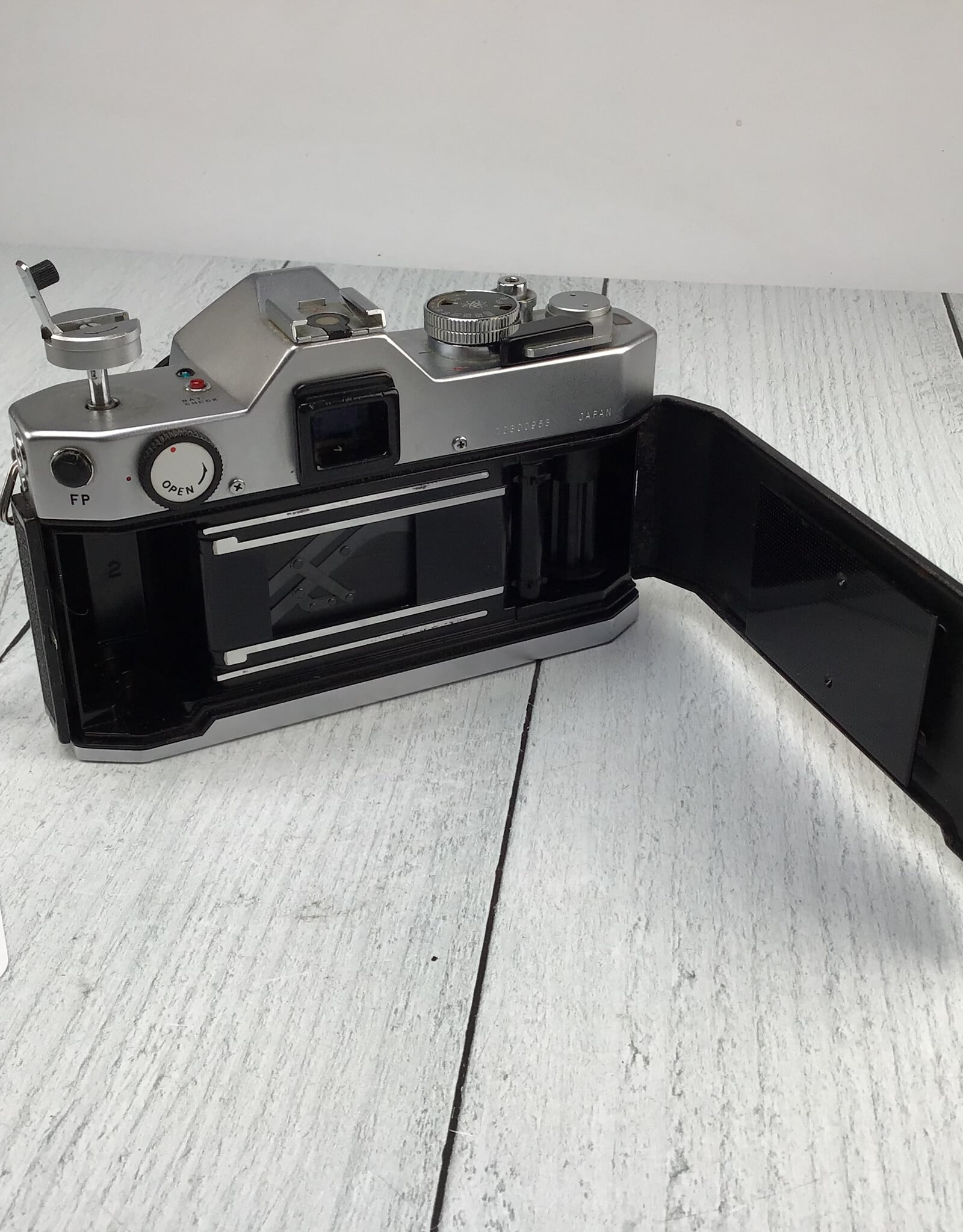 Yashica Yashica TL Electro X Camera w/ 50mm f1.7 Used AS IS