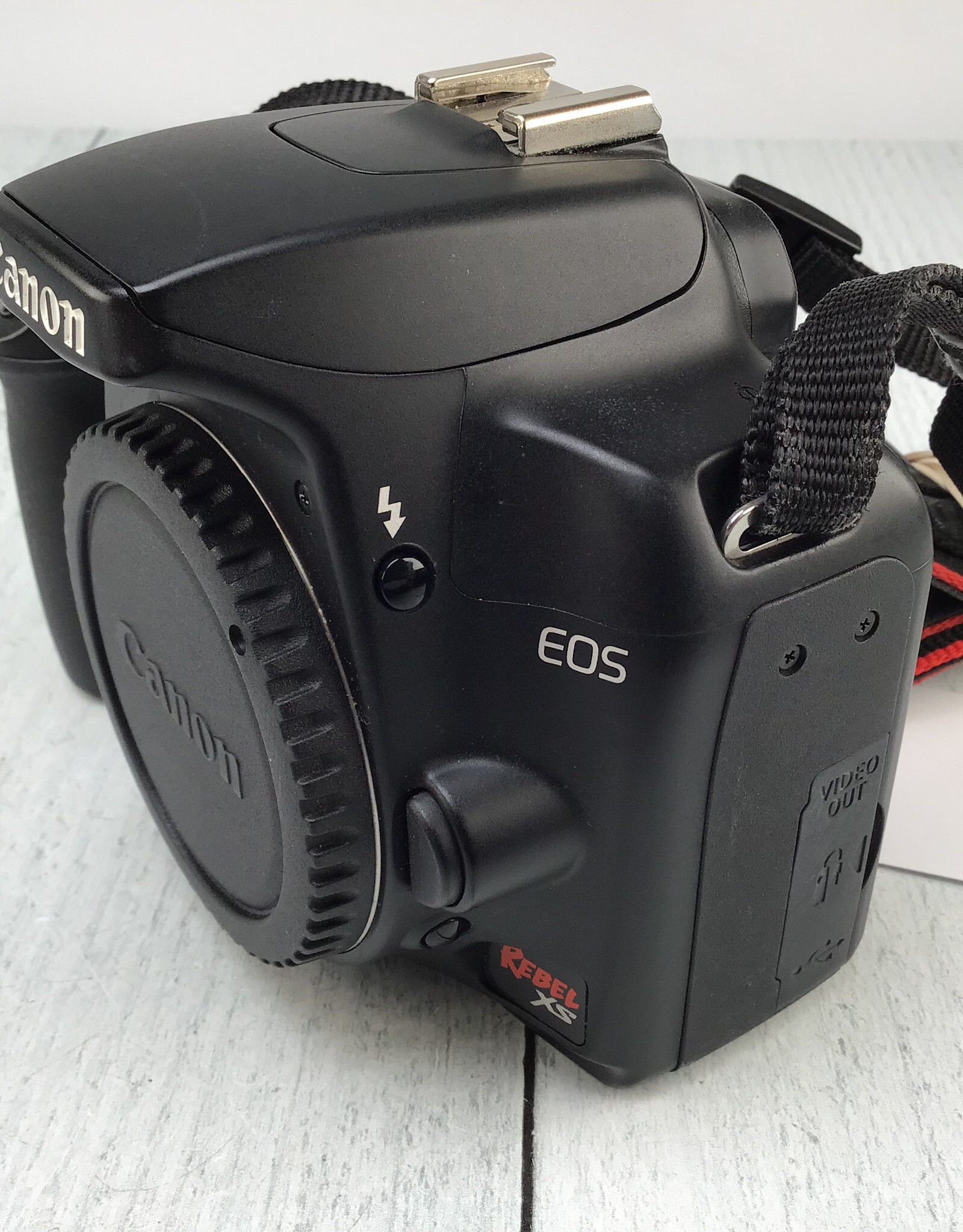 CANON Canon EOS Rebel XS Digital Camera No Charger Used Good