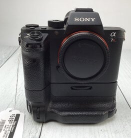 SONY Sony A7R II Camera w/ VG-C2EM Grip Used Fair