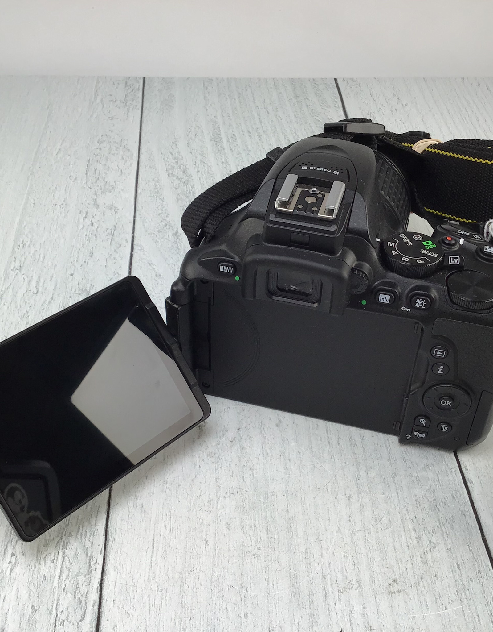 NIKON Nikon D5600 Camera w/ AF-P 18-55mm VR Used Good