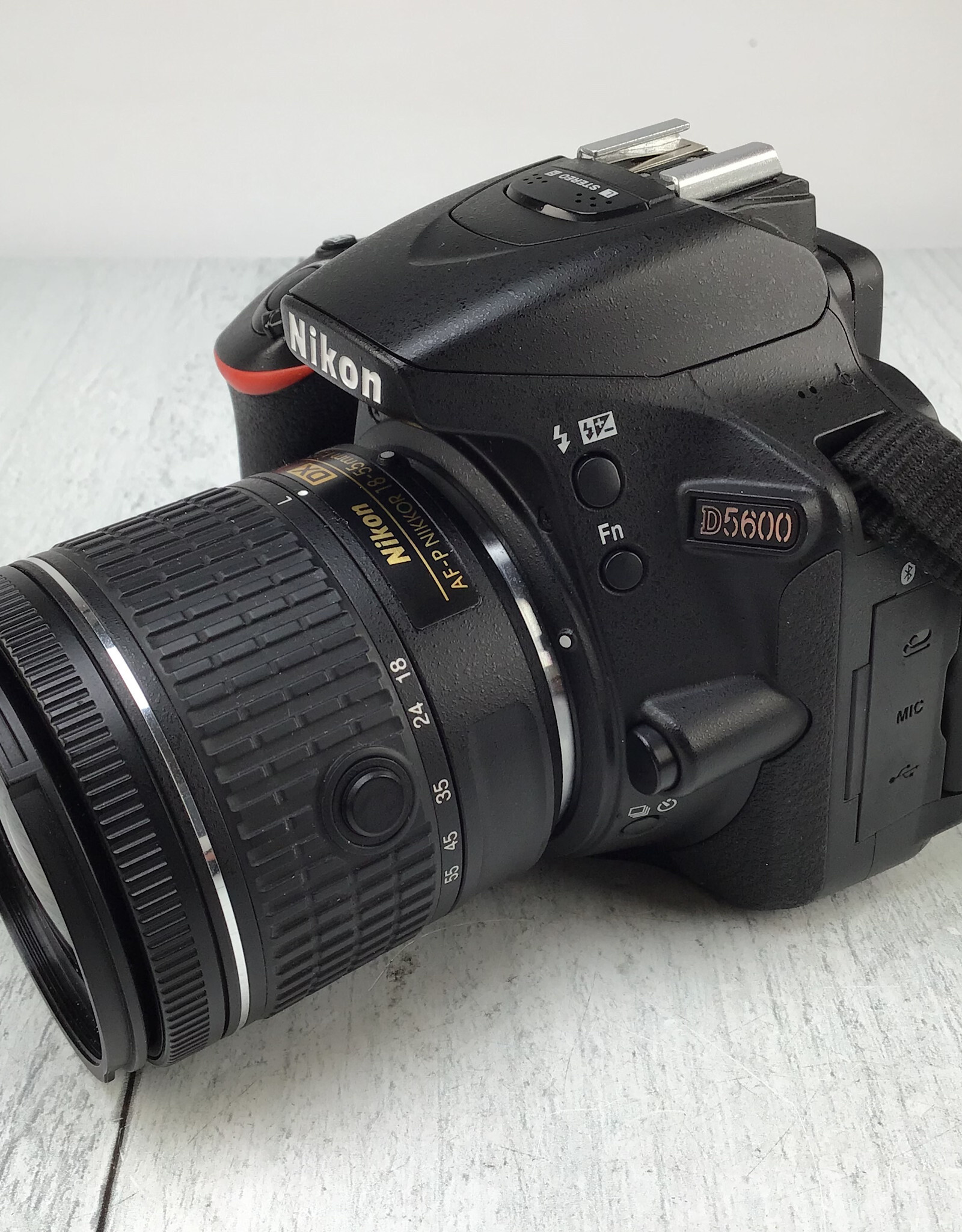 NIKON Nikon D5600 Camera w/ AF-P 18-55mm VR Used Good