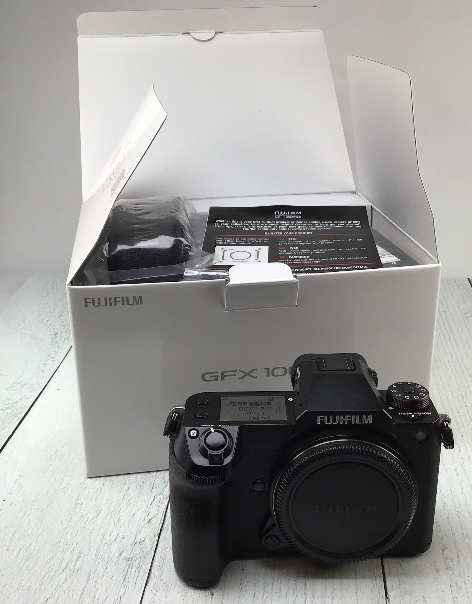 FUJI Fuji GFX 100S Camera Body in Box Used EX