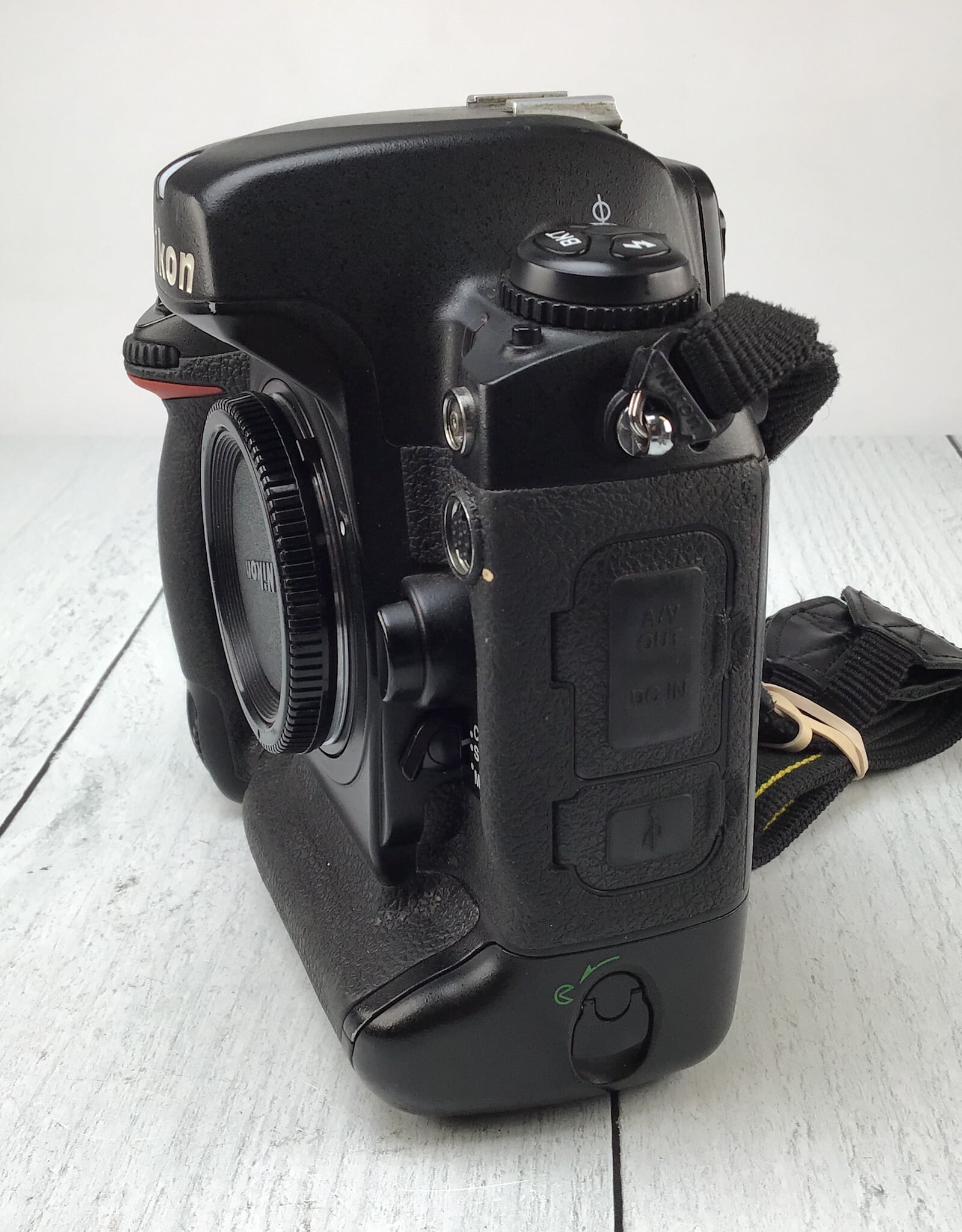 NIKON Nikon D2X Camera Body Used BGN