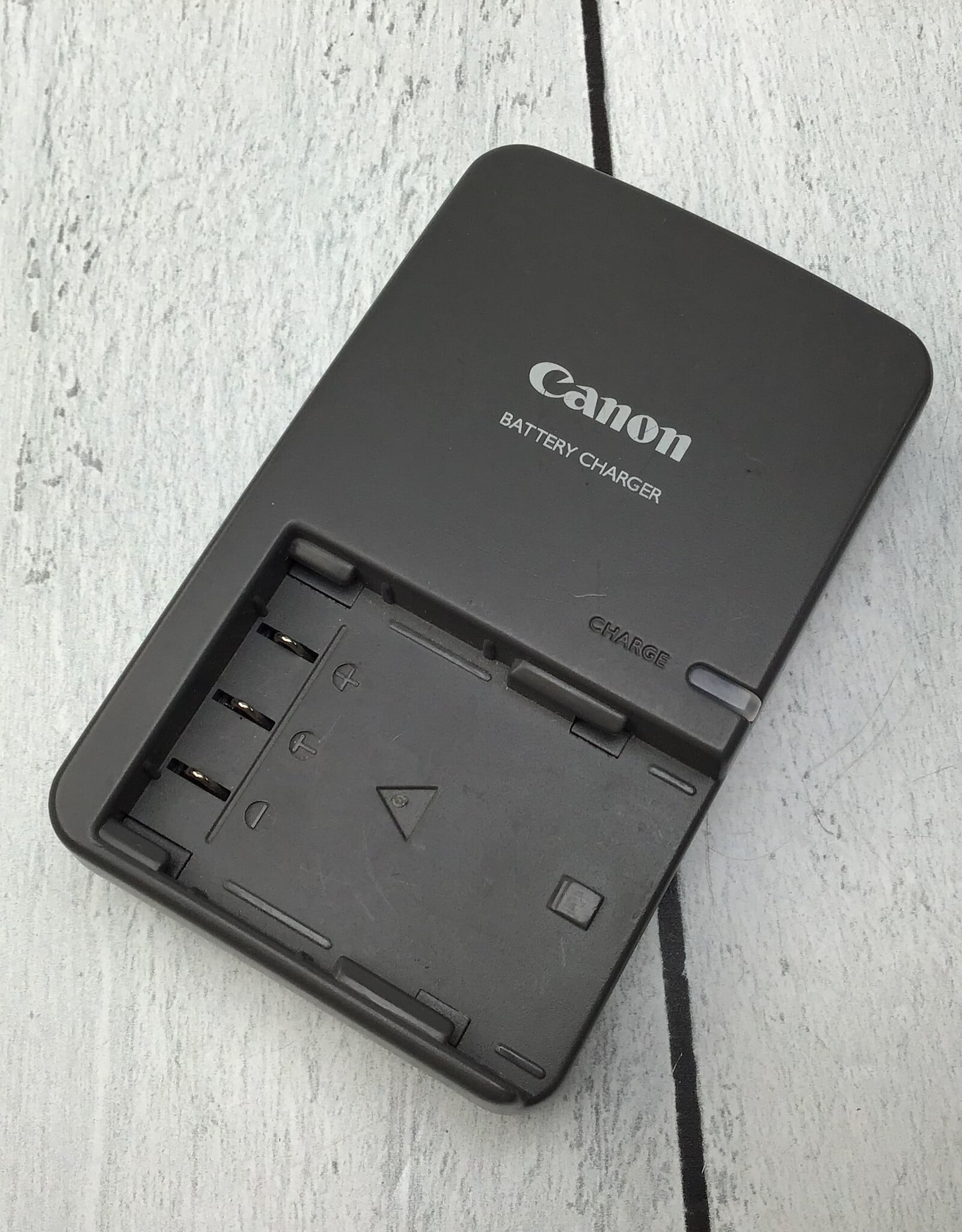 CANON Canon CB-2LW Battery Charger Used Good