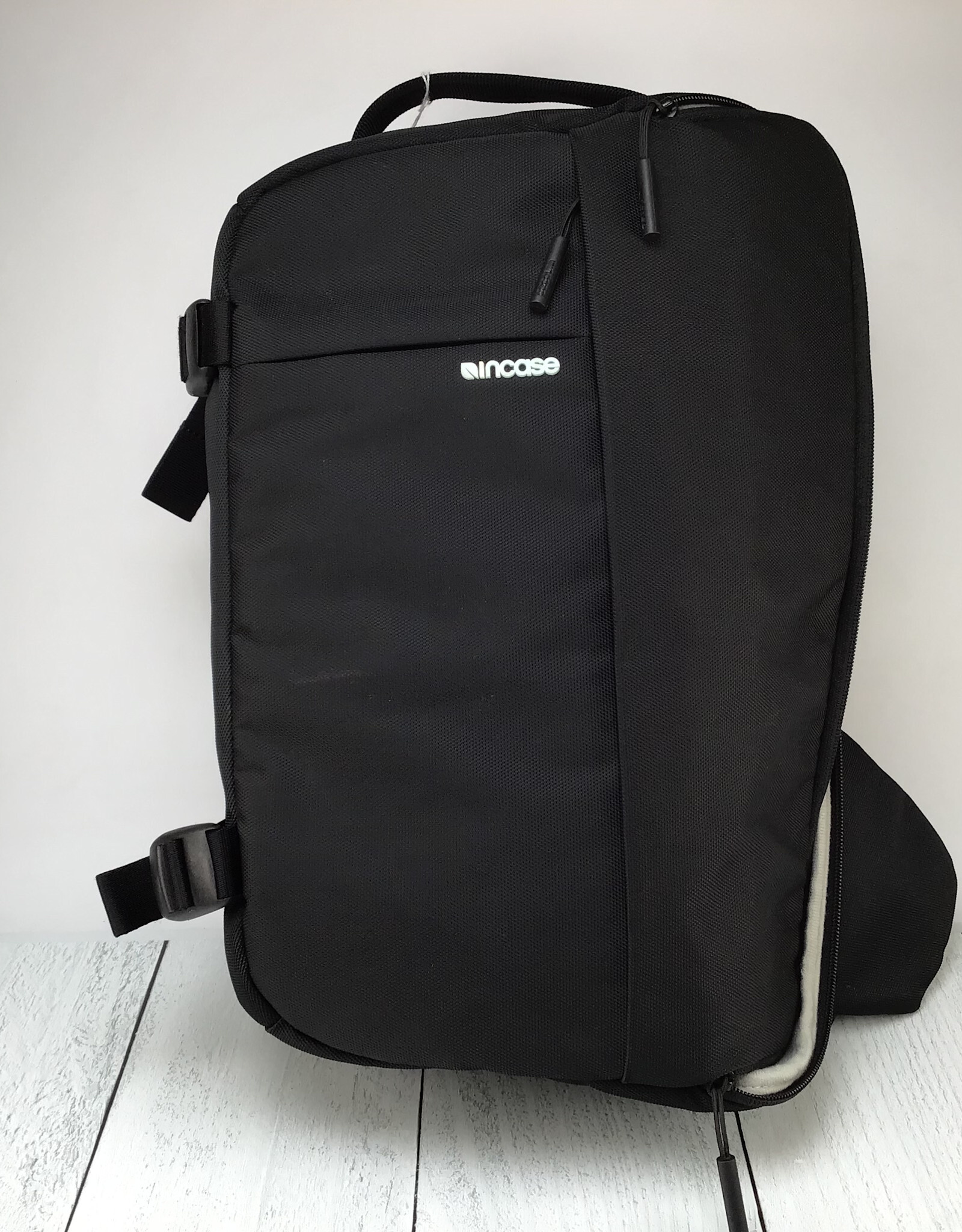 Incase Incase CL 05867 Camera Bag Used Good