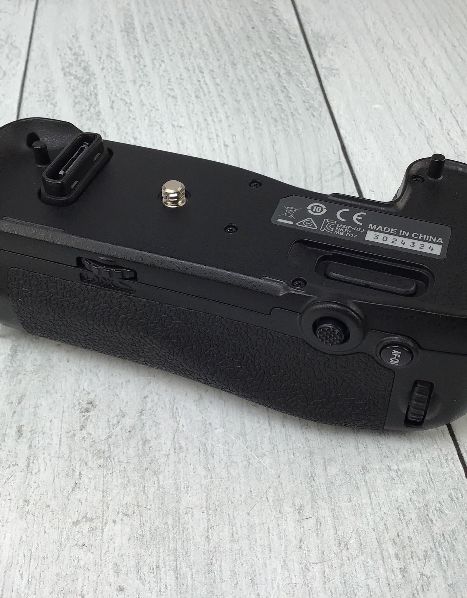 NIKON Nikon MB-D17 Battery Grip for Nikon D500 Used Good