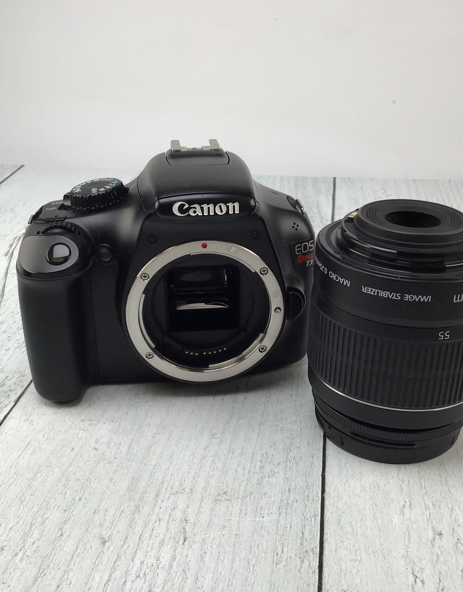 CANON Canon EOS Rebel T3 Camera w/ 18-55mm IS Good