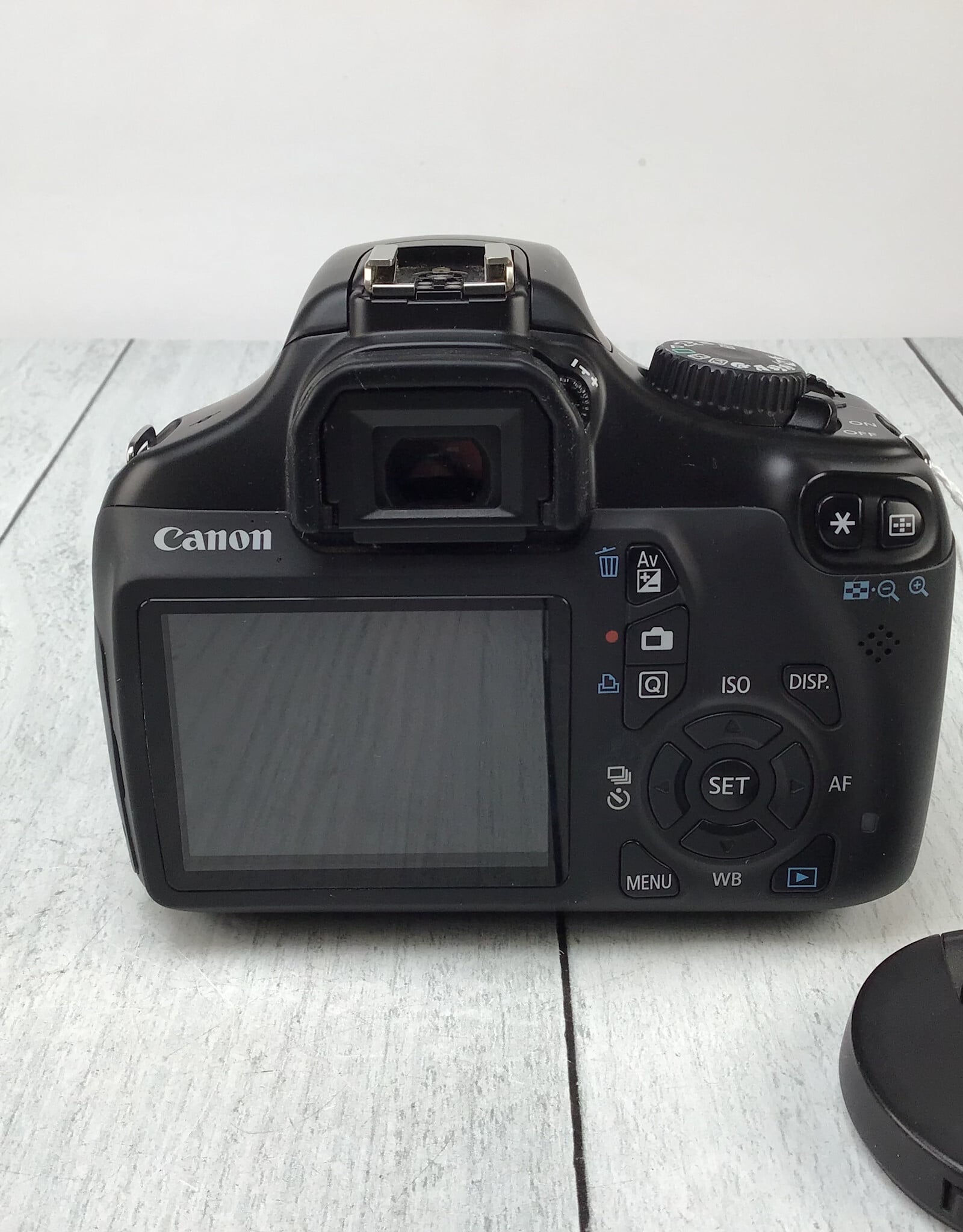 CANON Canon EOS Rebel T3 Camera w/ 18-55mm IS Good