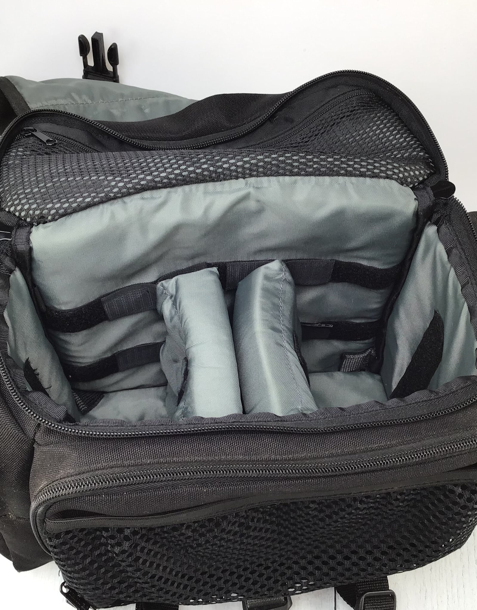Tamrac Tamrac Adventure 8 Camera Sling Bag Used Fair
