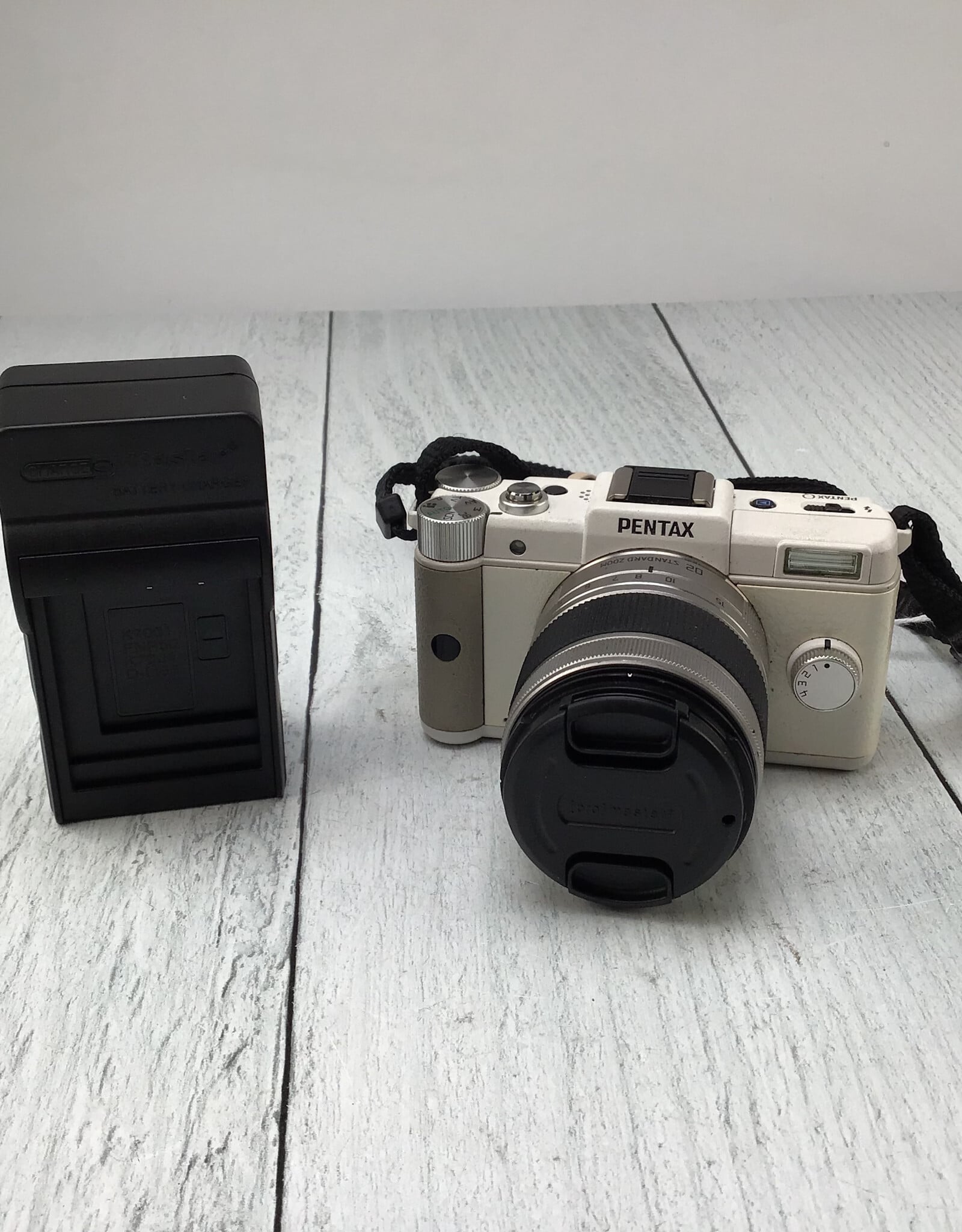 Pentax Pentax Q Camera White w/ 5-15mm Used Fair