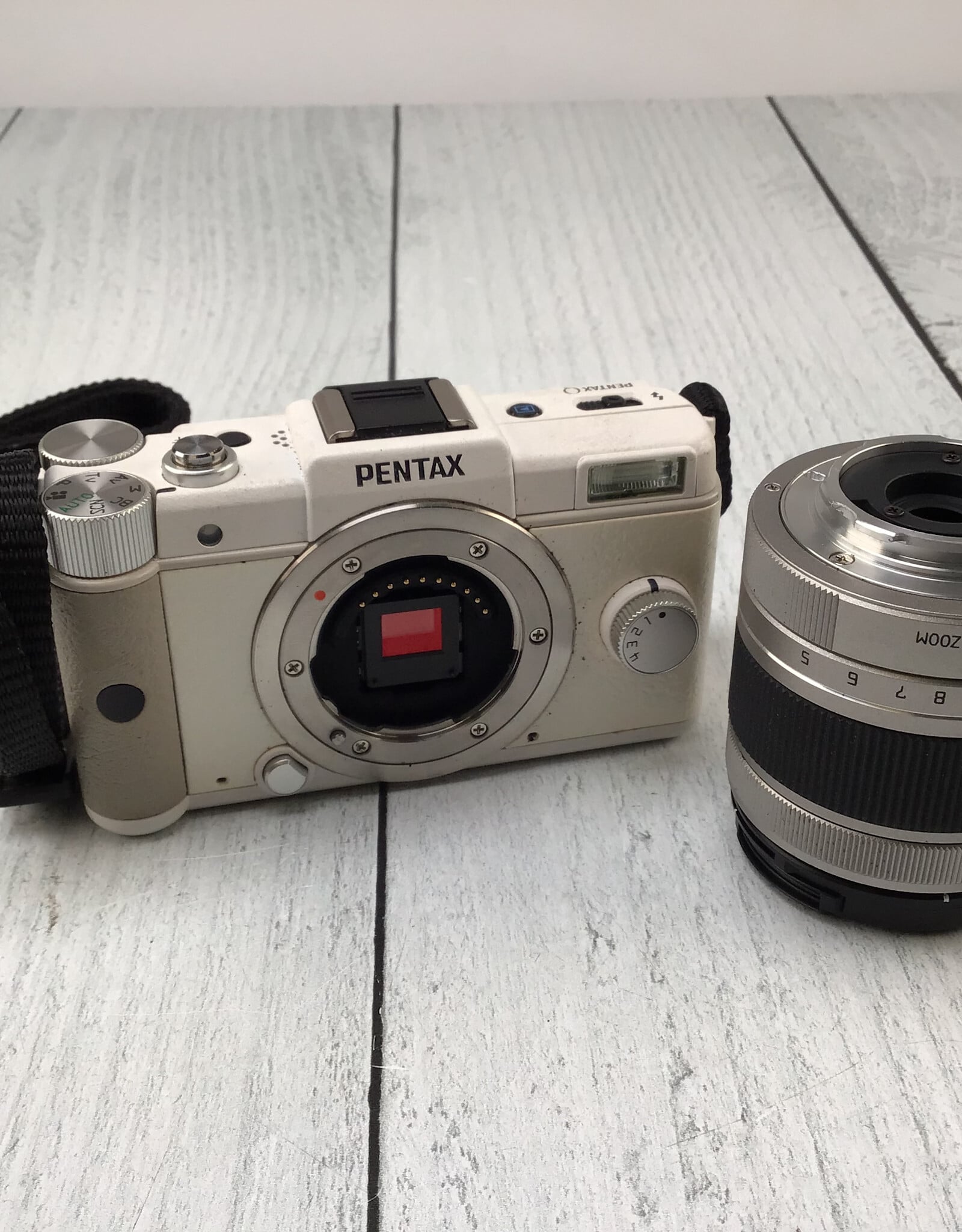 Pentax Pentax Q Camera White w/ 5-15mm Used Fair