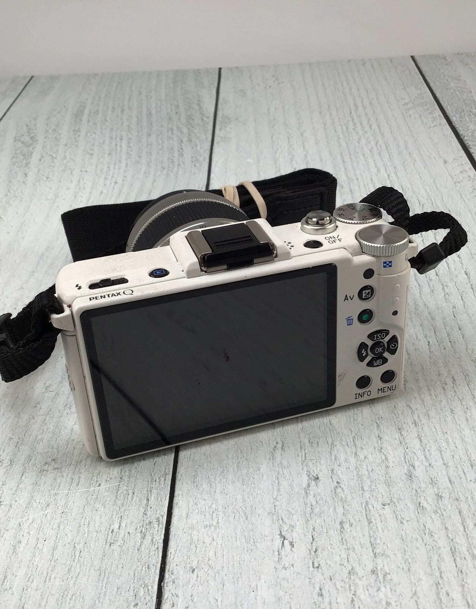 Pentax Pentax Q Camera White w/ 5-15mm Used Fair