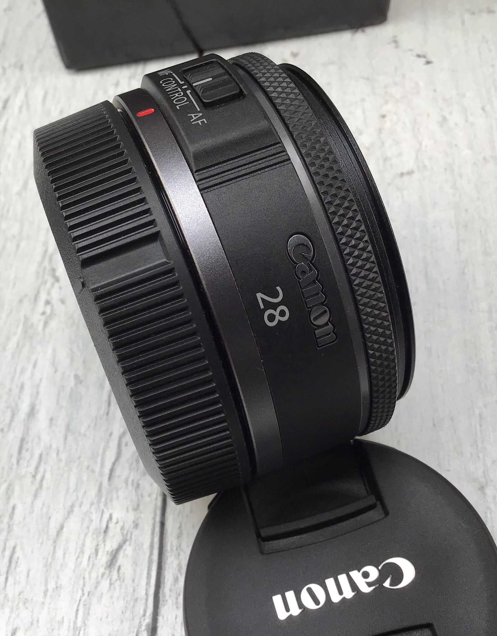 CANON Canon RF 28mm f2.8 STM Lens in Box Used EX