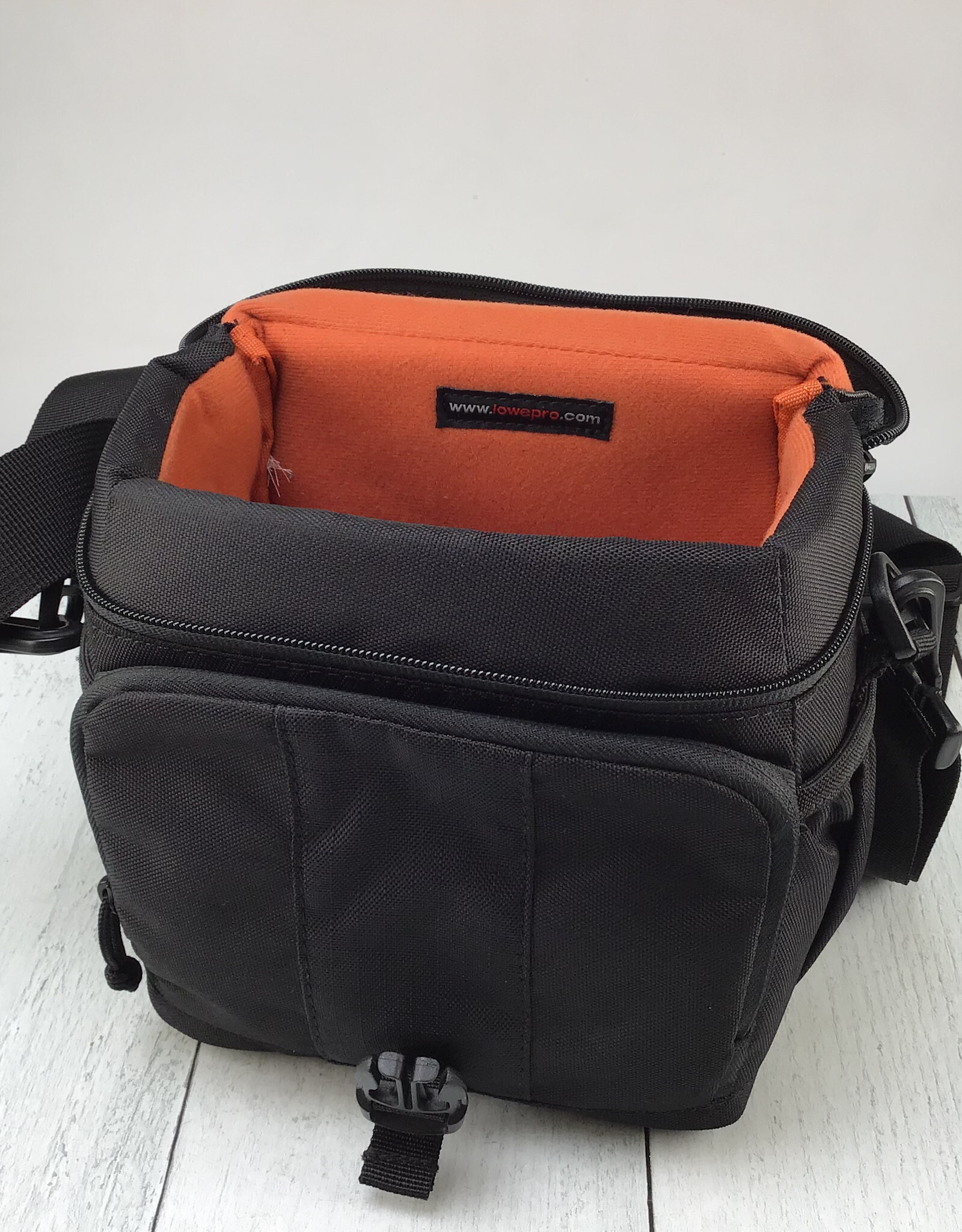 LOWEPRO Lowepro Adventura 140 Camera Bag Used Good